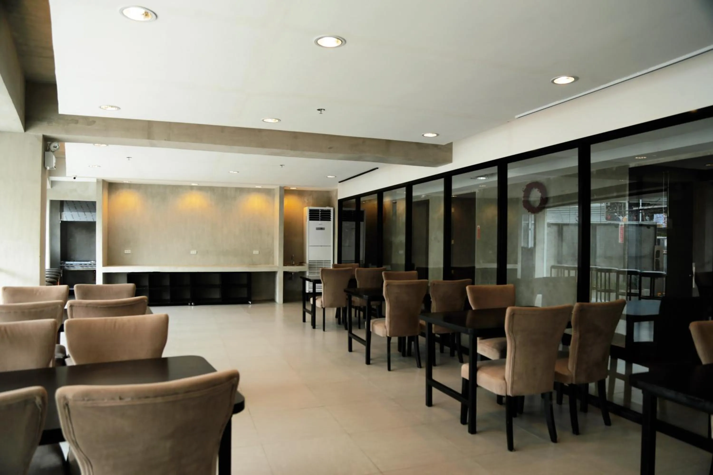 Seating area in Travelbee Seaside Inn