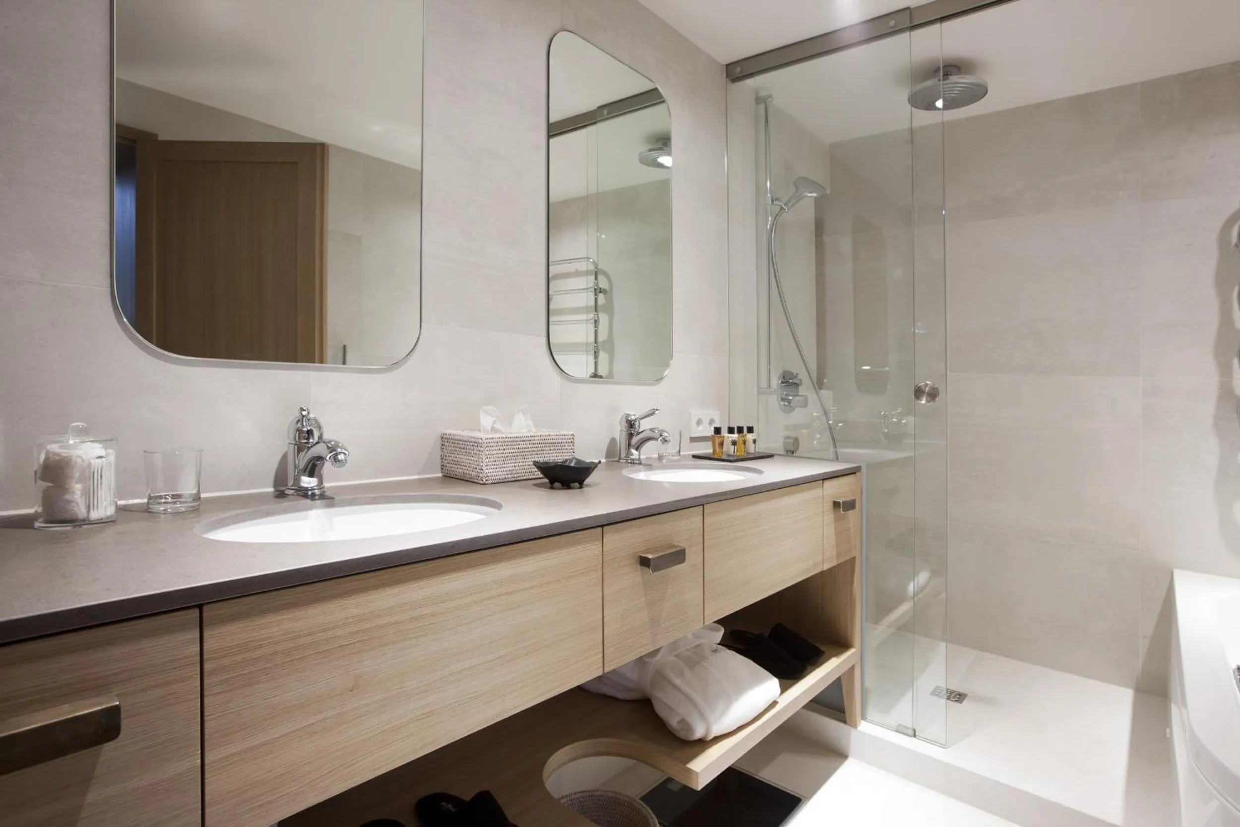 Shower in Hotel Berghof