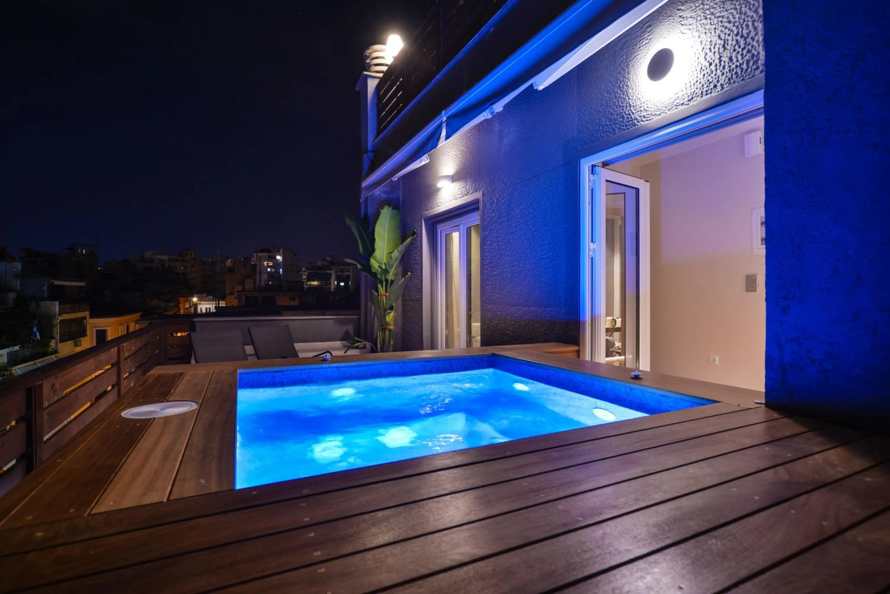 Hot Tub in A.P. Acropolis View Apartments