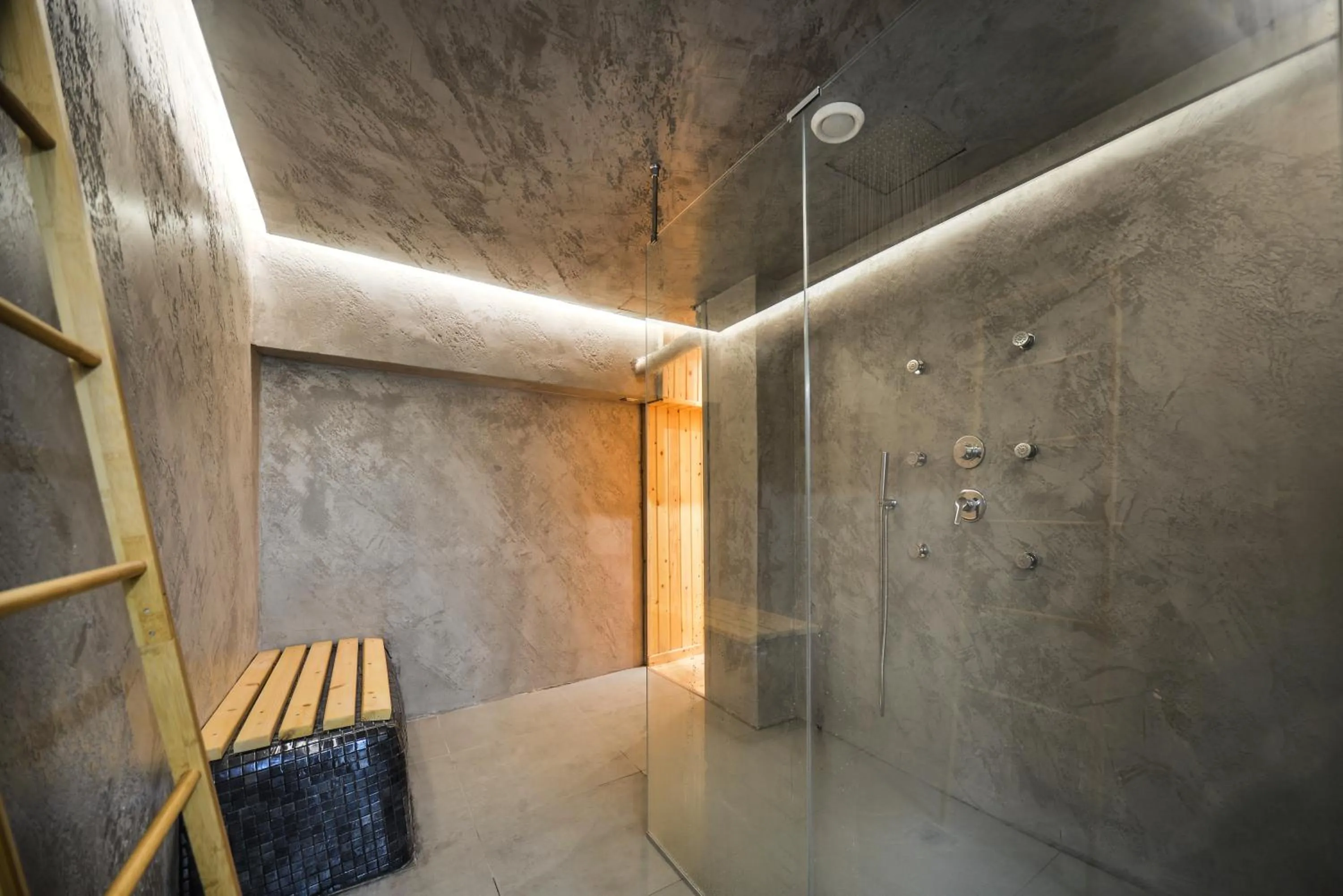 Hot Tub in A.P. Acropolis View Apartments