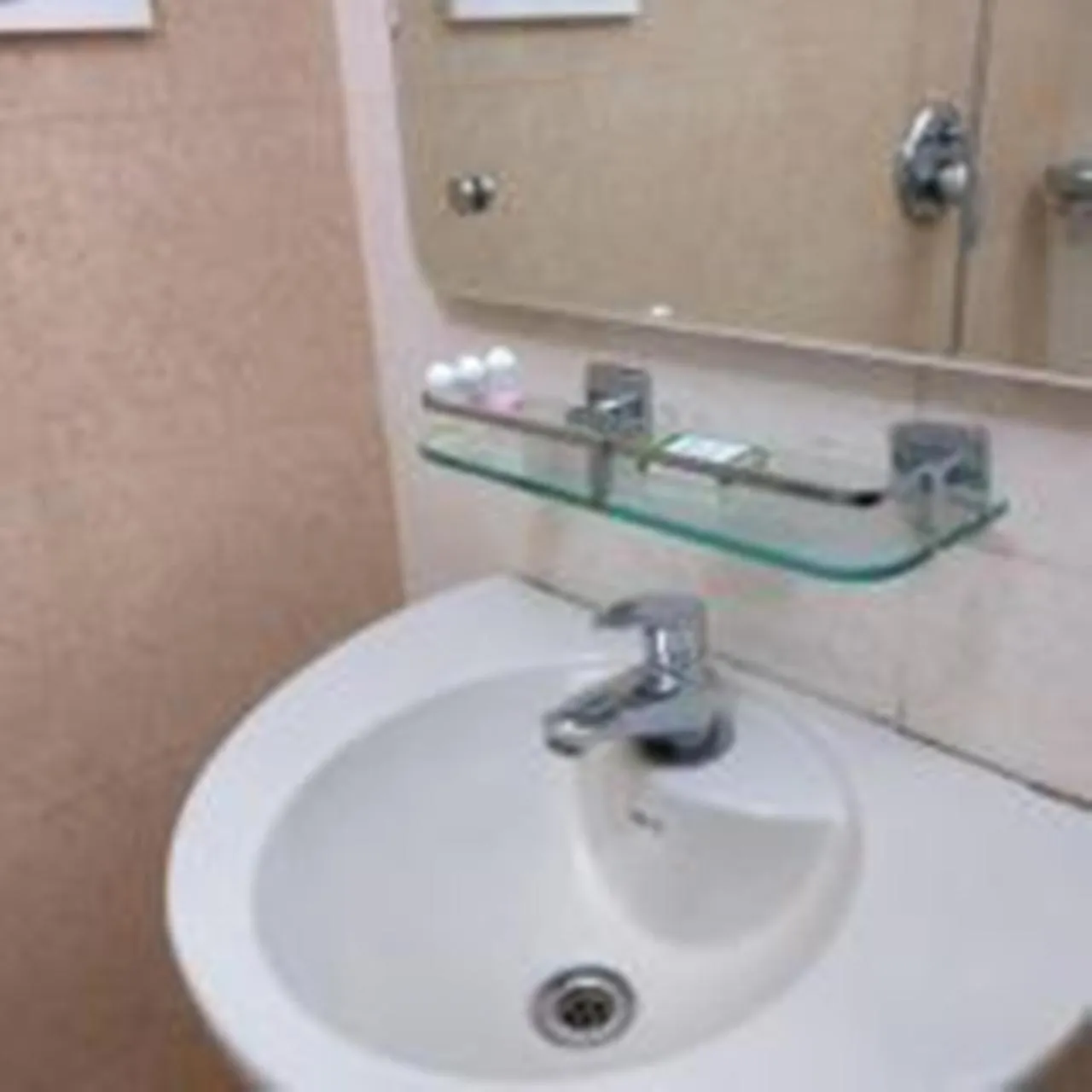 Shower in French Avenue