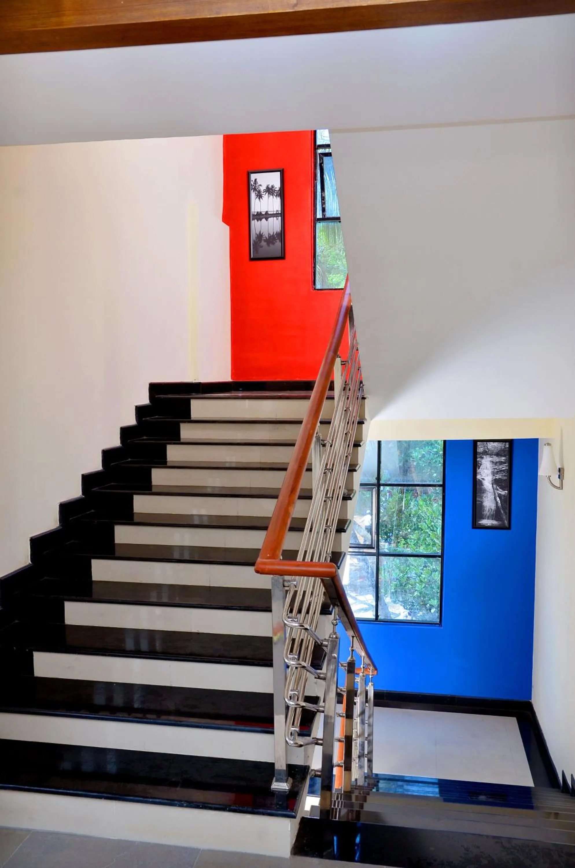 Facade/entrance in French Avenue