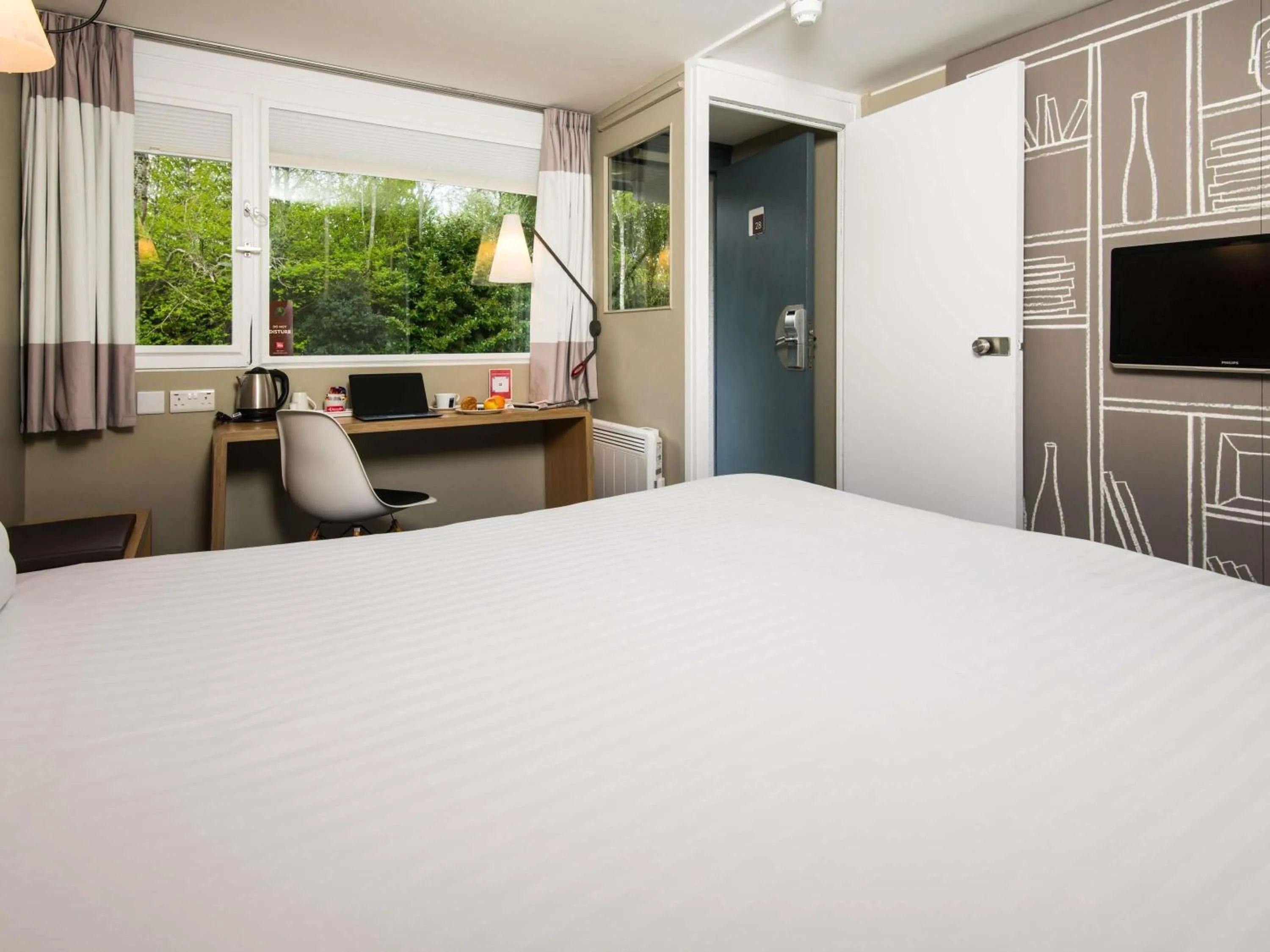 Bedroom, Bed in ibis Plymouth