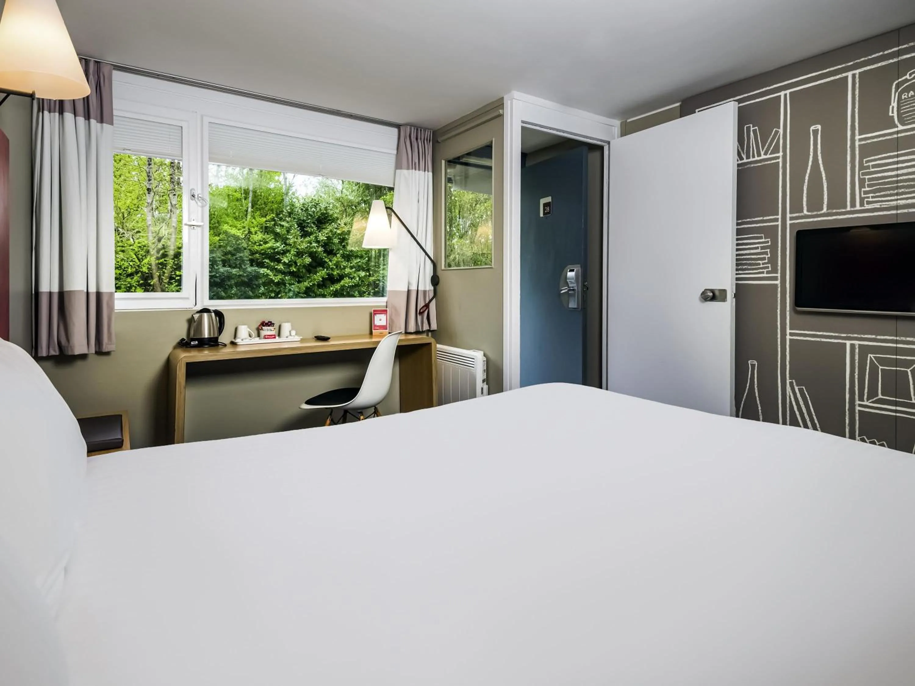 Bedroom, Bed in ibis Plymouth