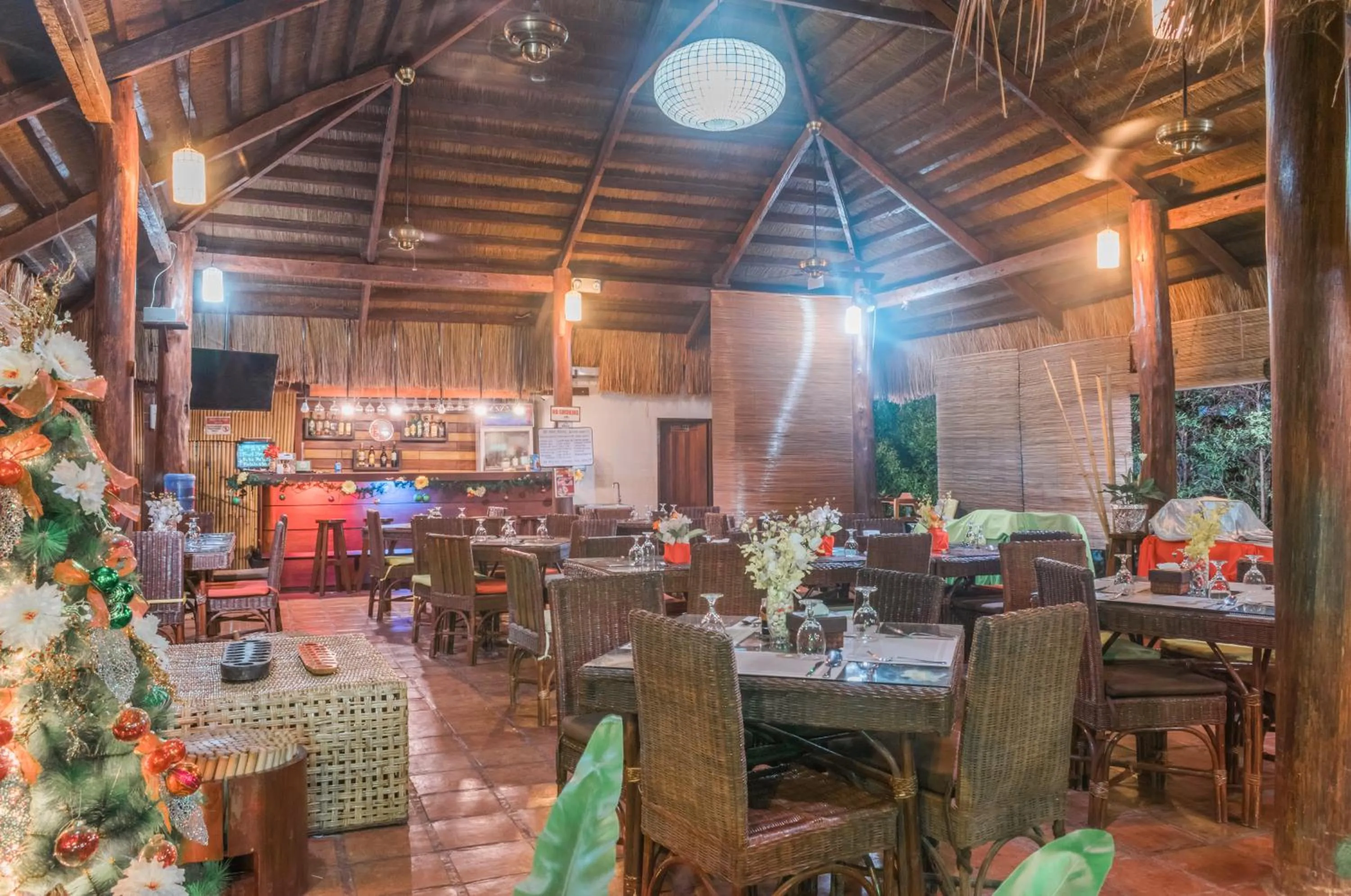 Restaurant/places to eat in Acacia Tree Garden Hotel