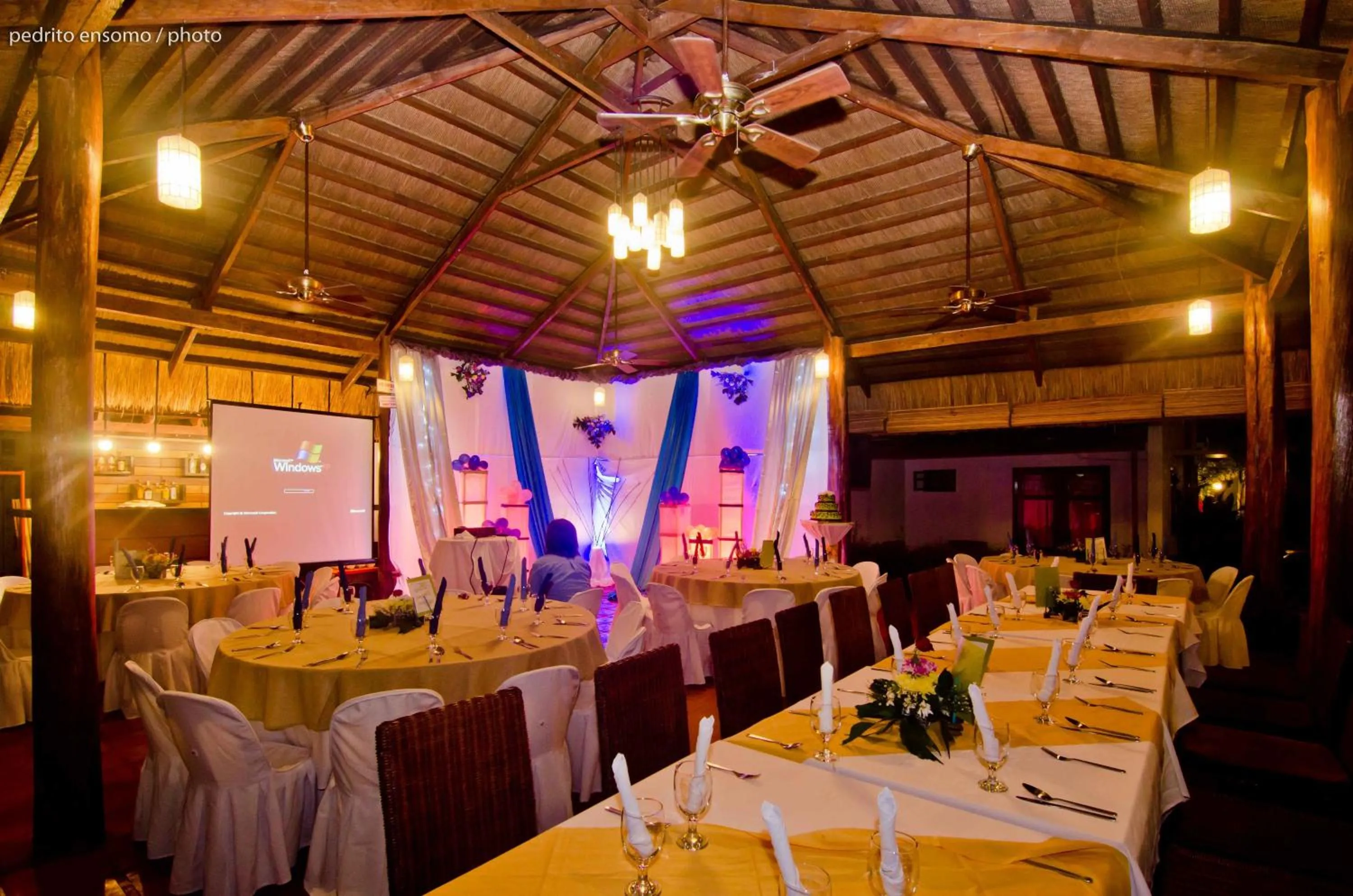 Restaurant/places to eat in Acacia Tree Garden Hotel