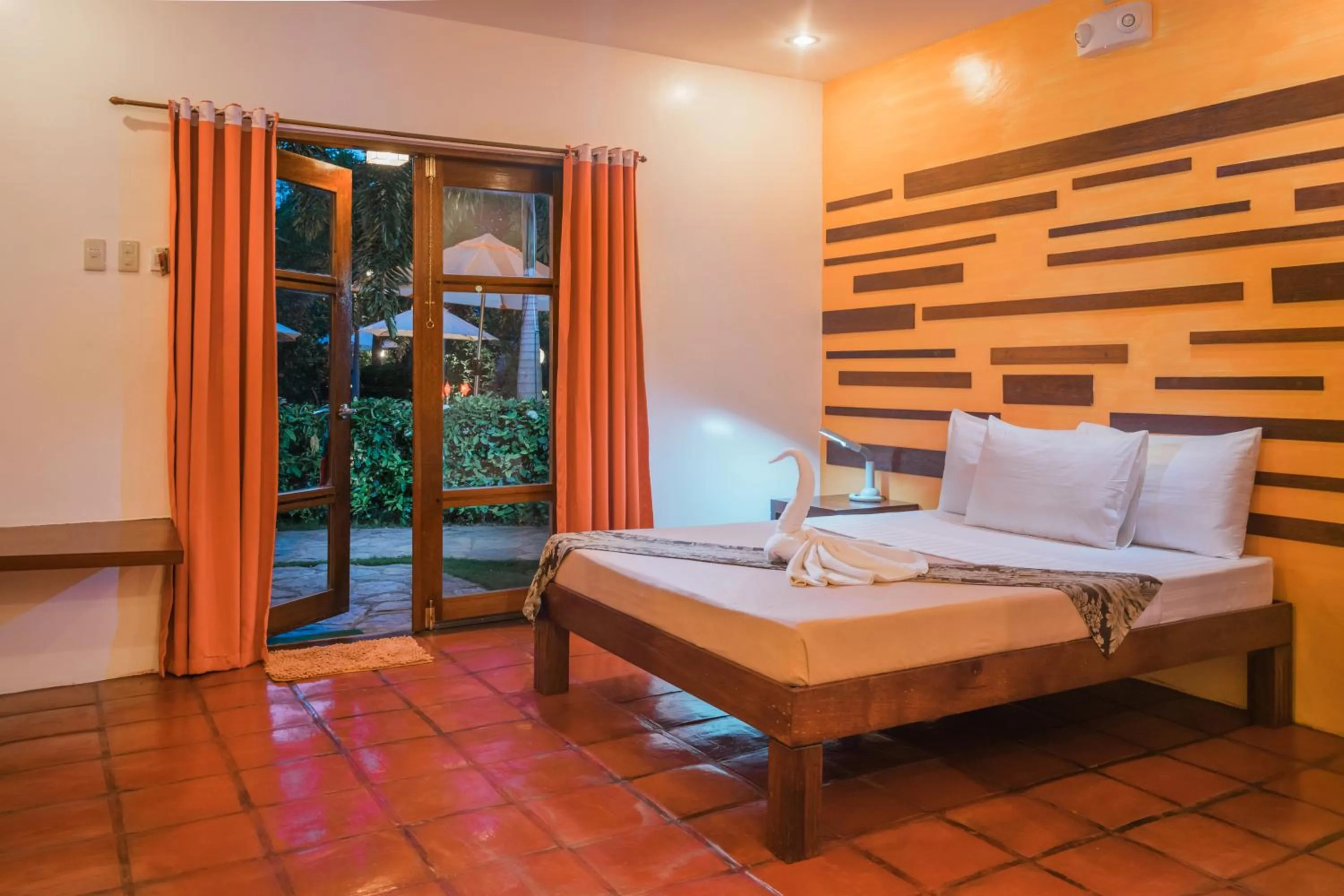 Bed in Acacia Tree Garden Hotel