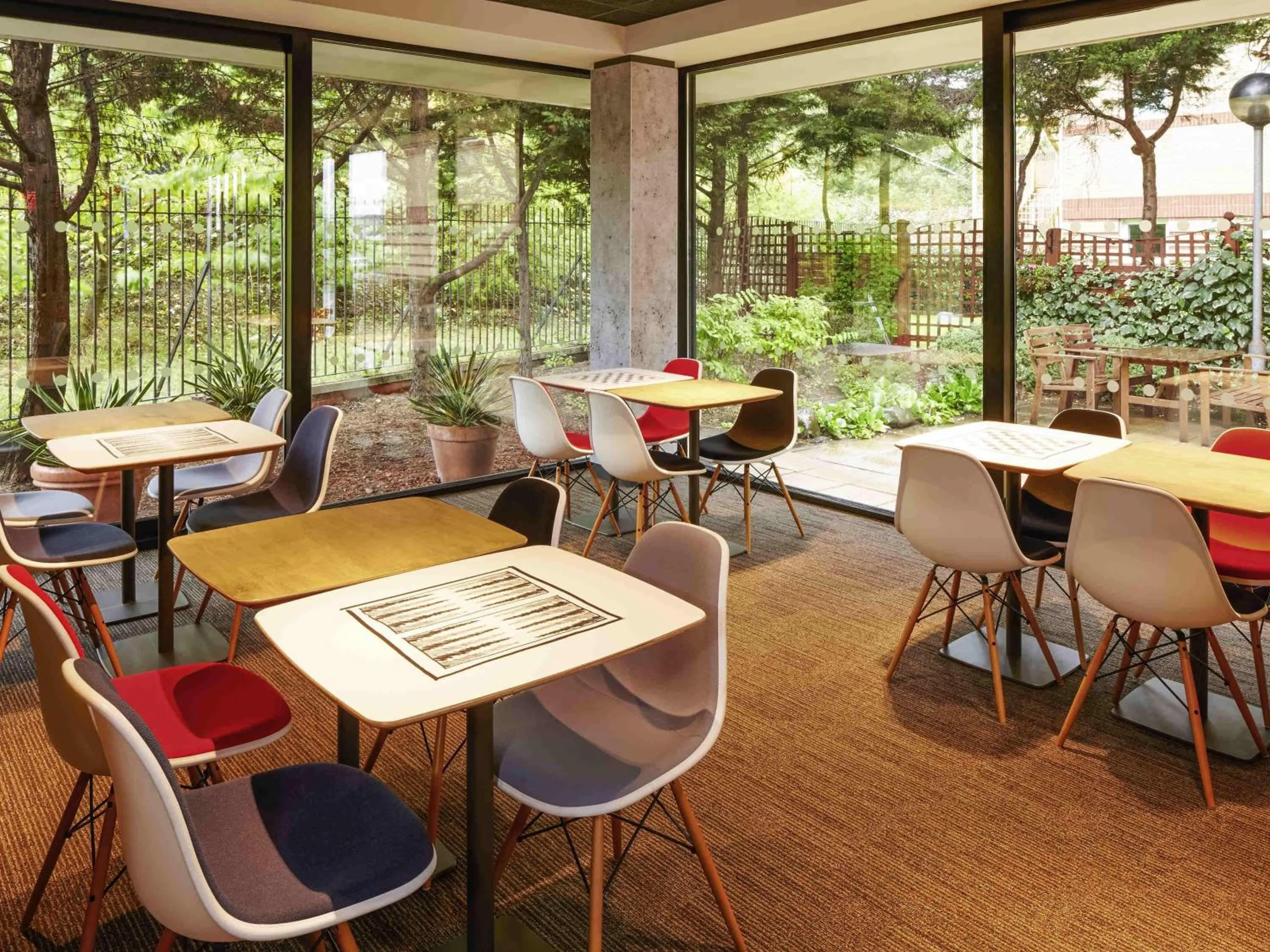 Restaurant/places to eat in ibis London Thurrock M25