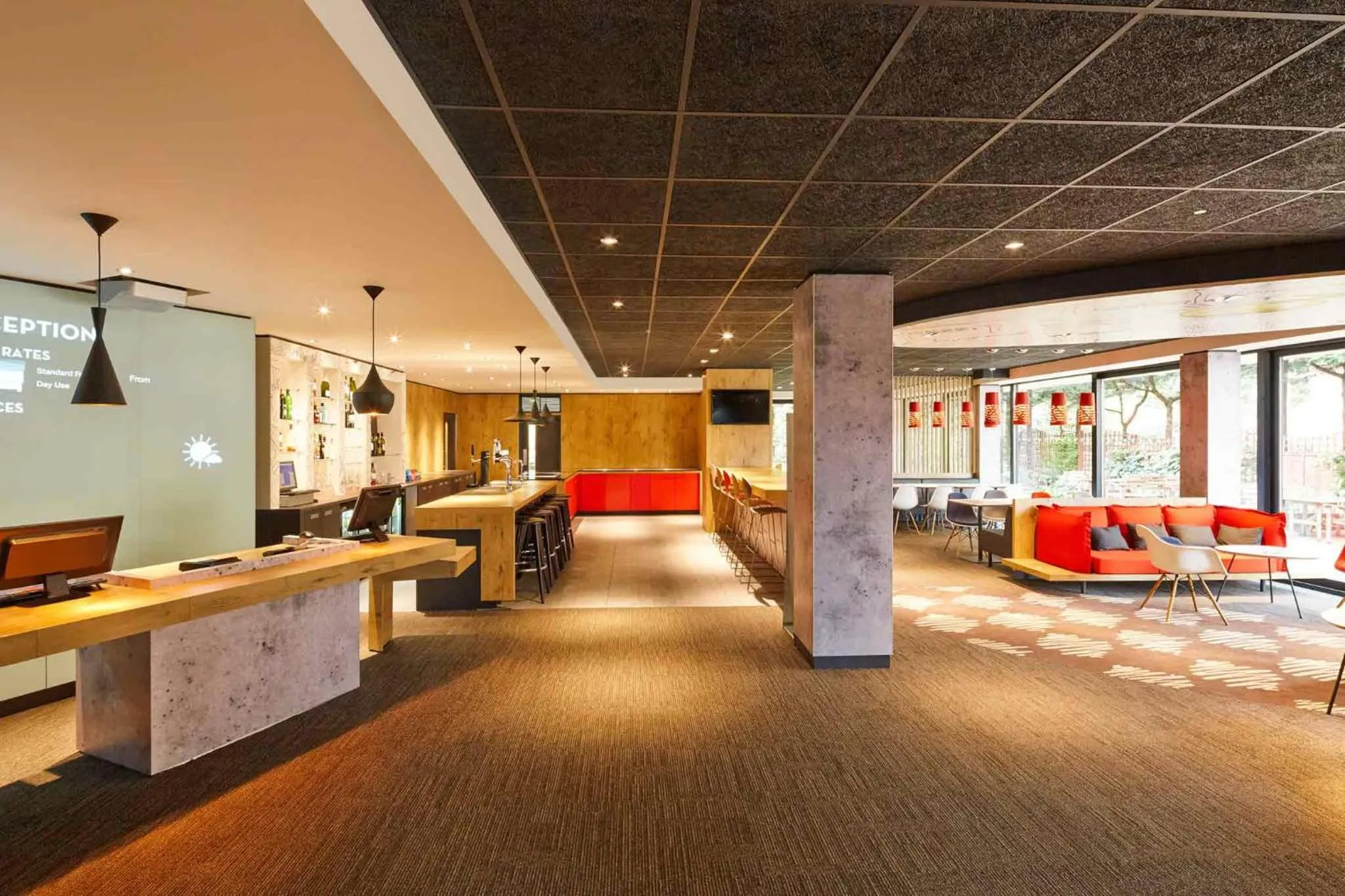 Text overlay in ibis London Thurrock M25