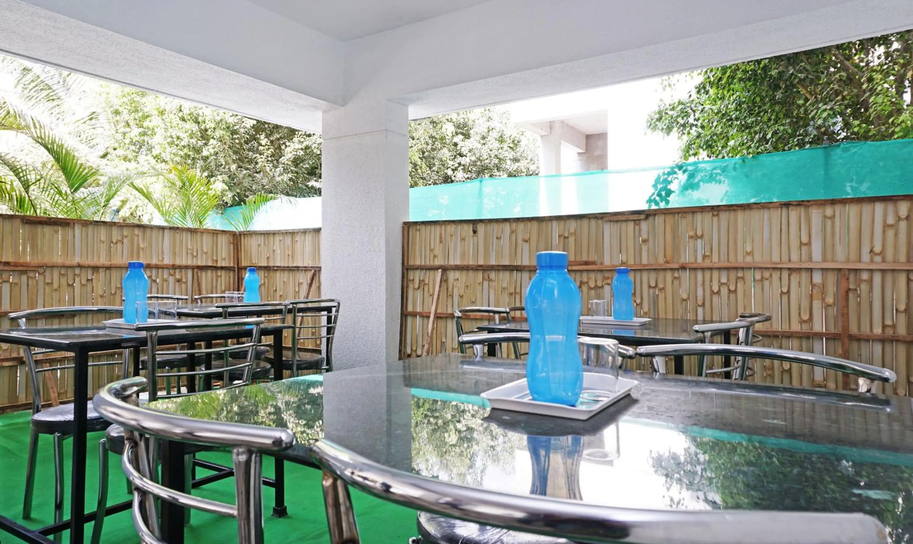 Restaurant/places to eat in Treebo Lotus Baner