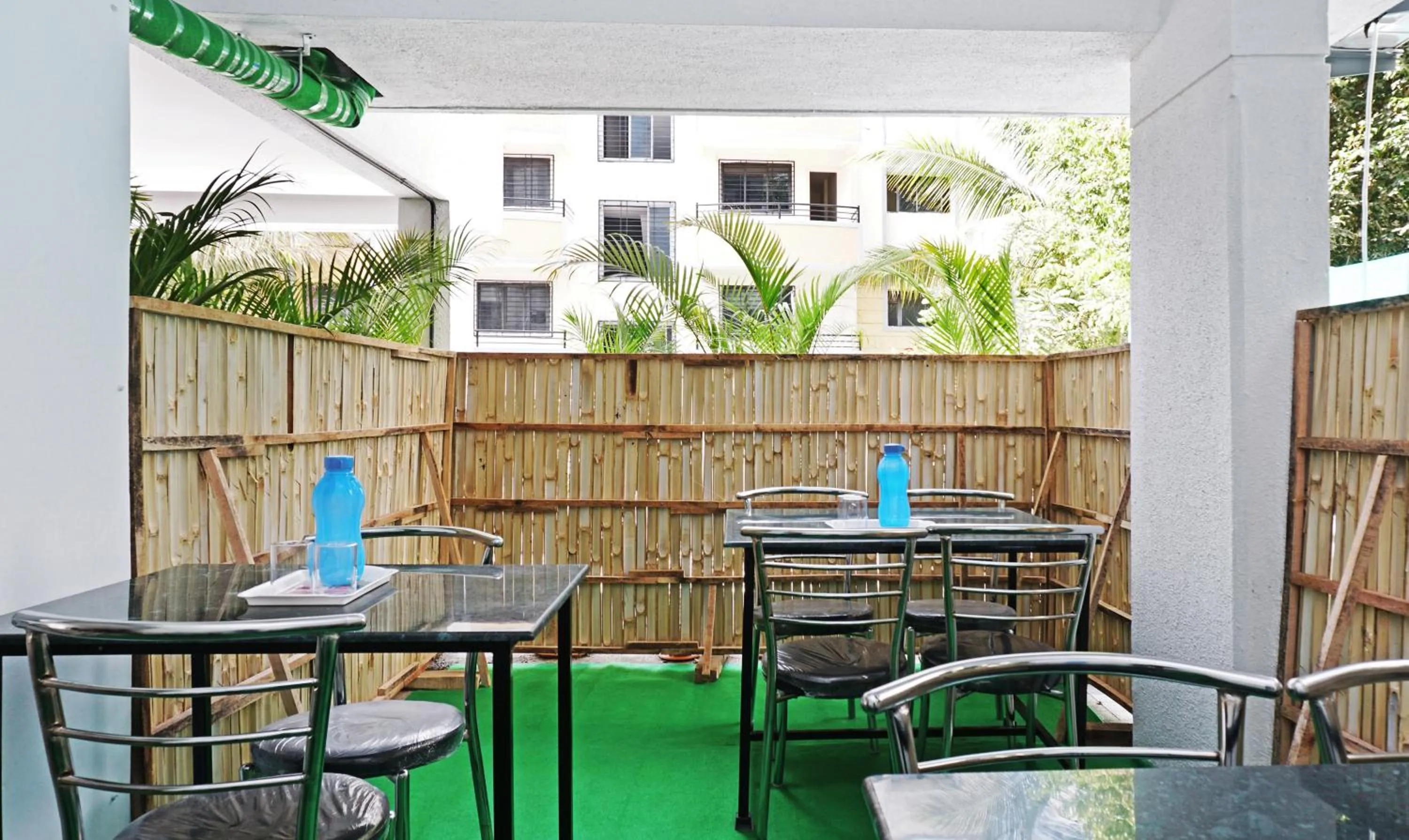 Restaurant/places to eat in Treebo Lotus Baner