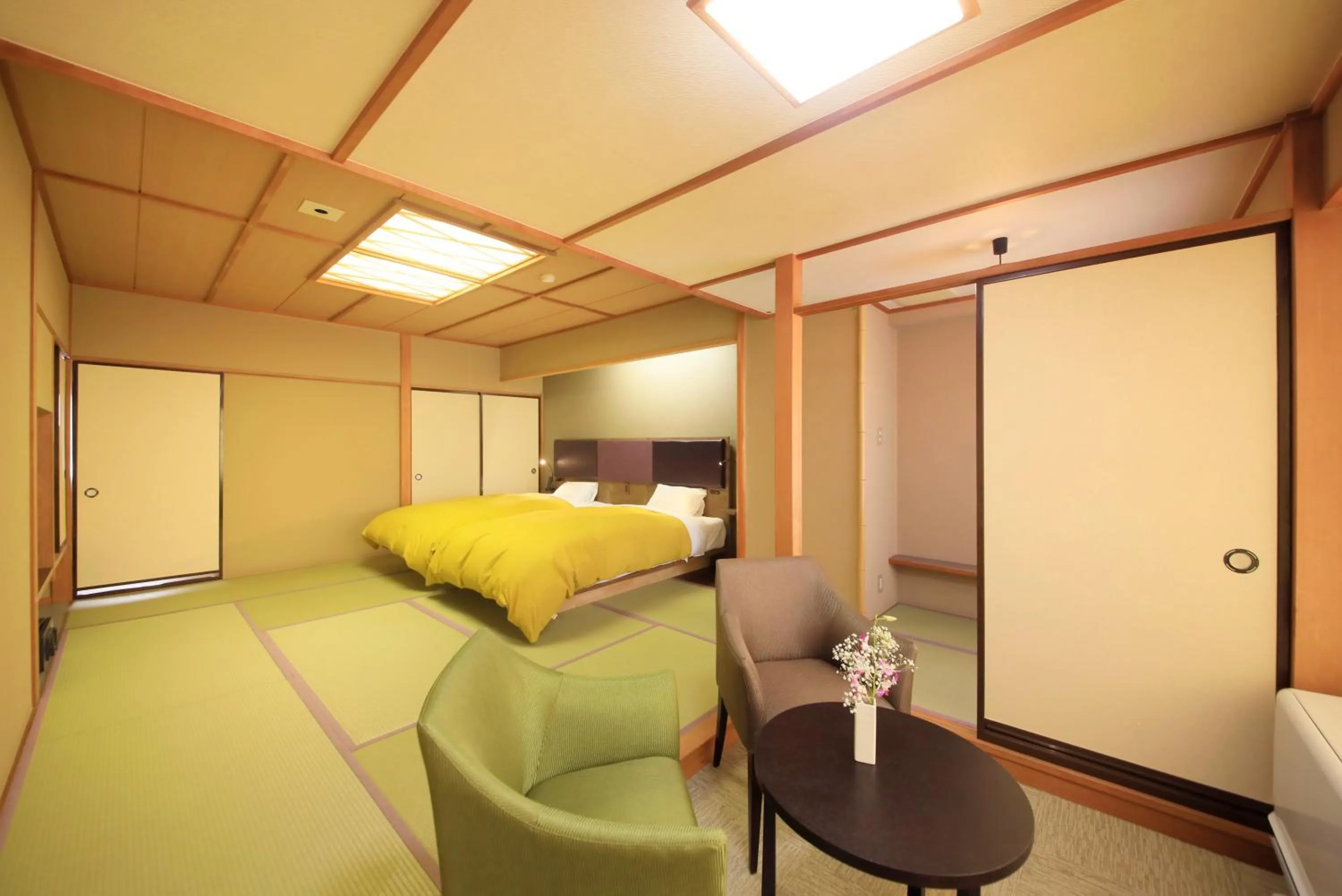 Photo of the whole room, Bed in Naruko Fuga
