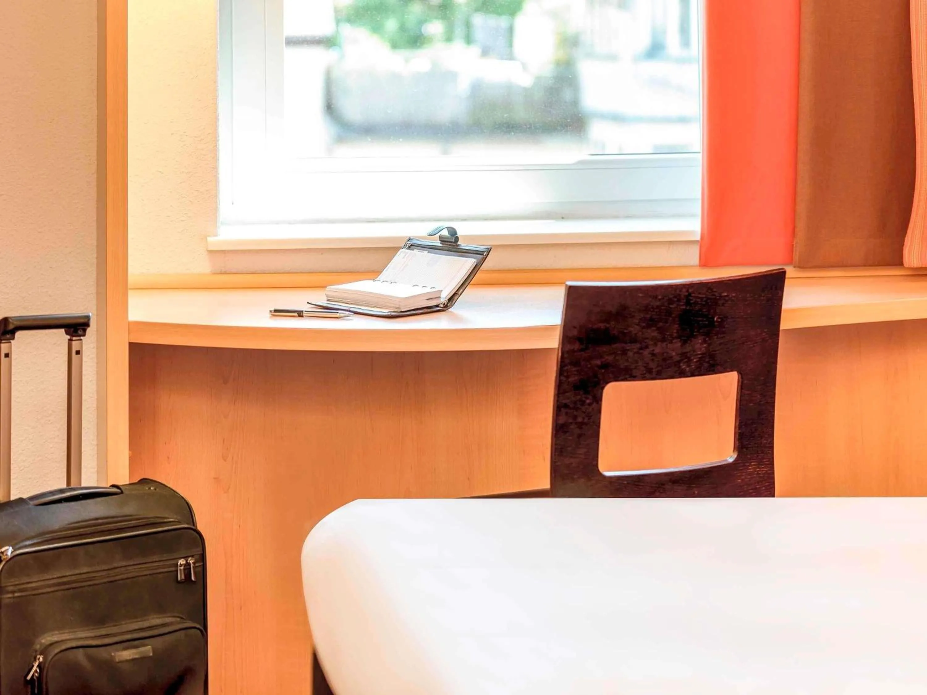 Bedroom, Bed in ibis London Elstree Borehamwood