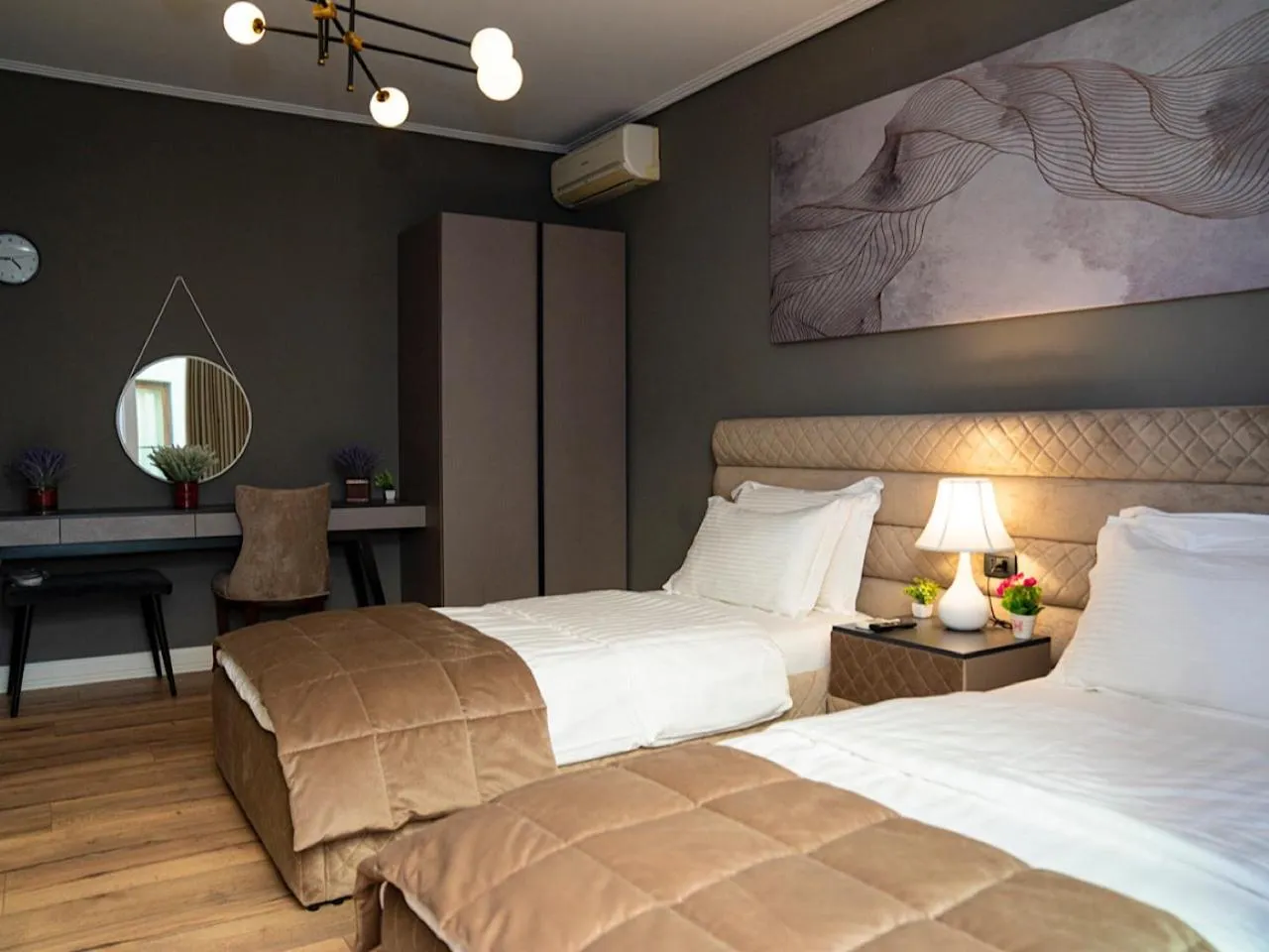 Bedroom in Hotel Vila Tirana