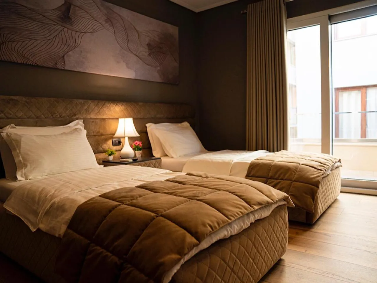 Photo of the whole room in Hotel Vila Tirana