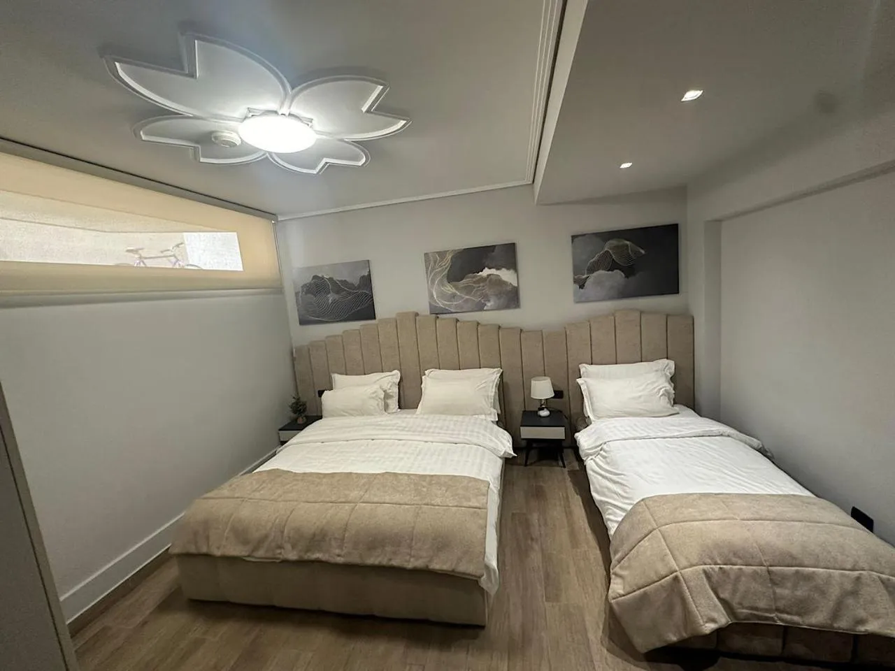 Photo of the whole room in Hotel Vila Tirana