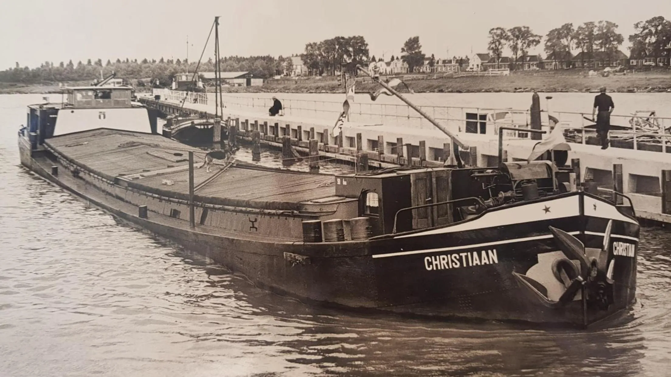 Property building in Hotelboat Angeline