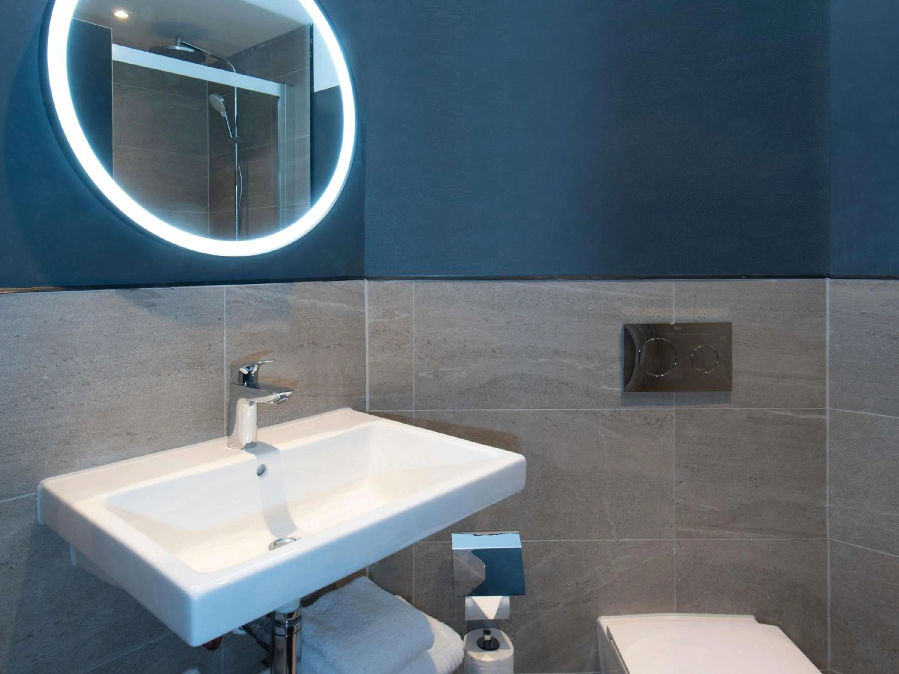 Bedroom in ibis Styles London Gatwick Airport