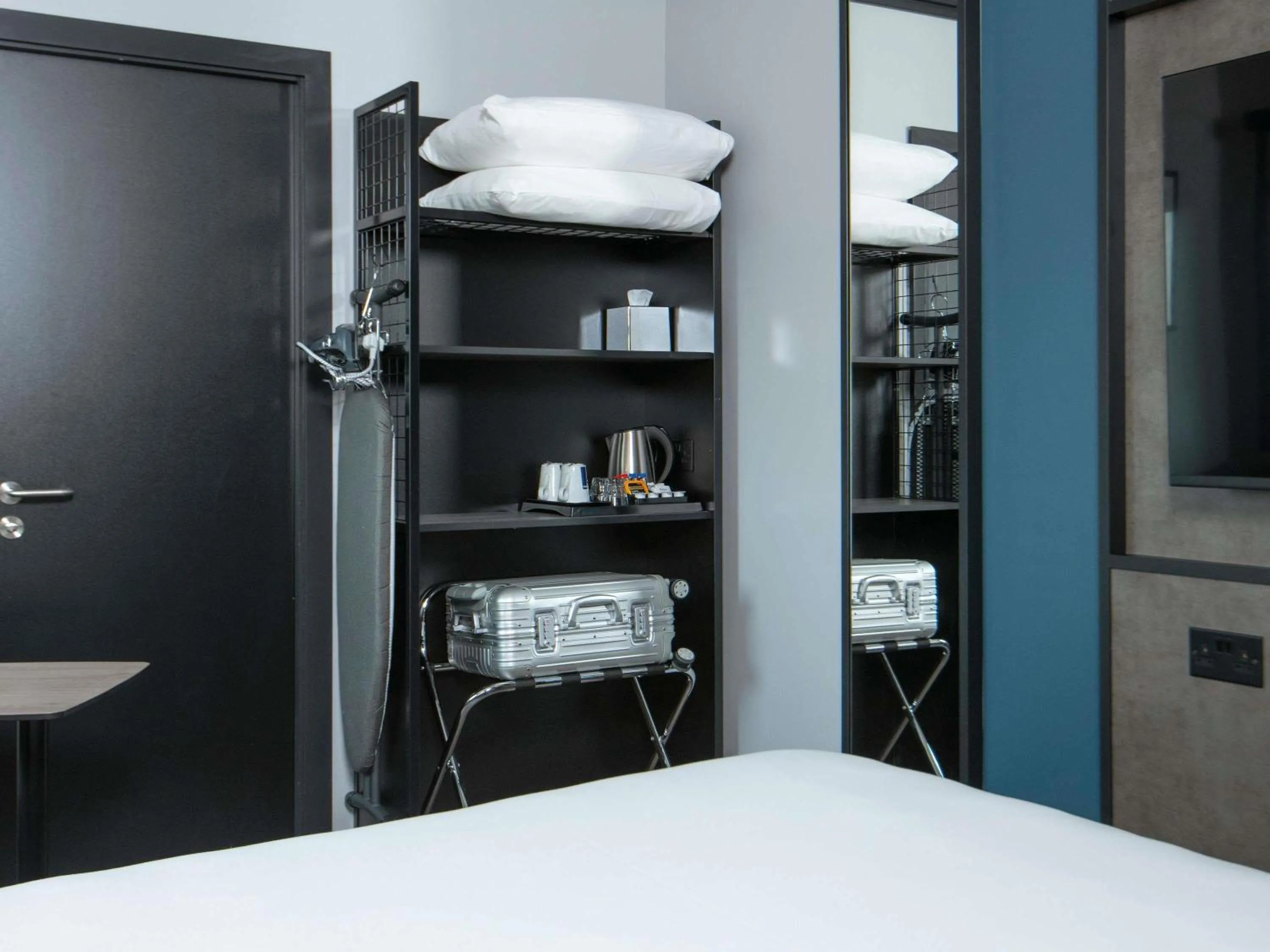 Bedroom, Bed in ibis Styles London Gatwick Airport