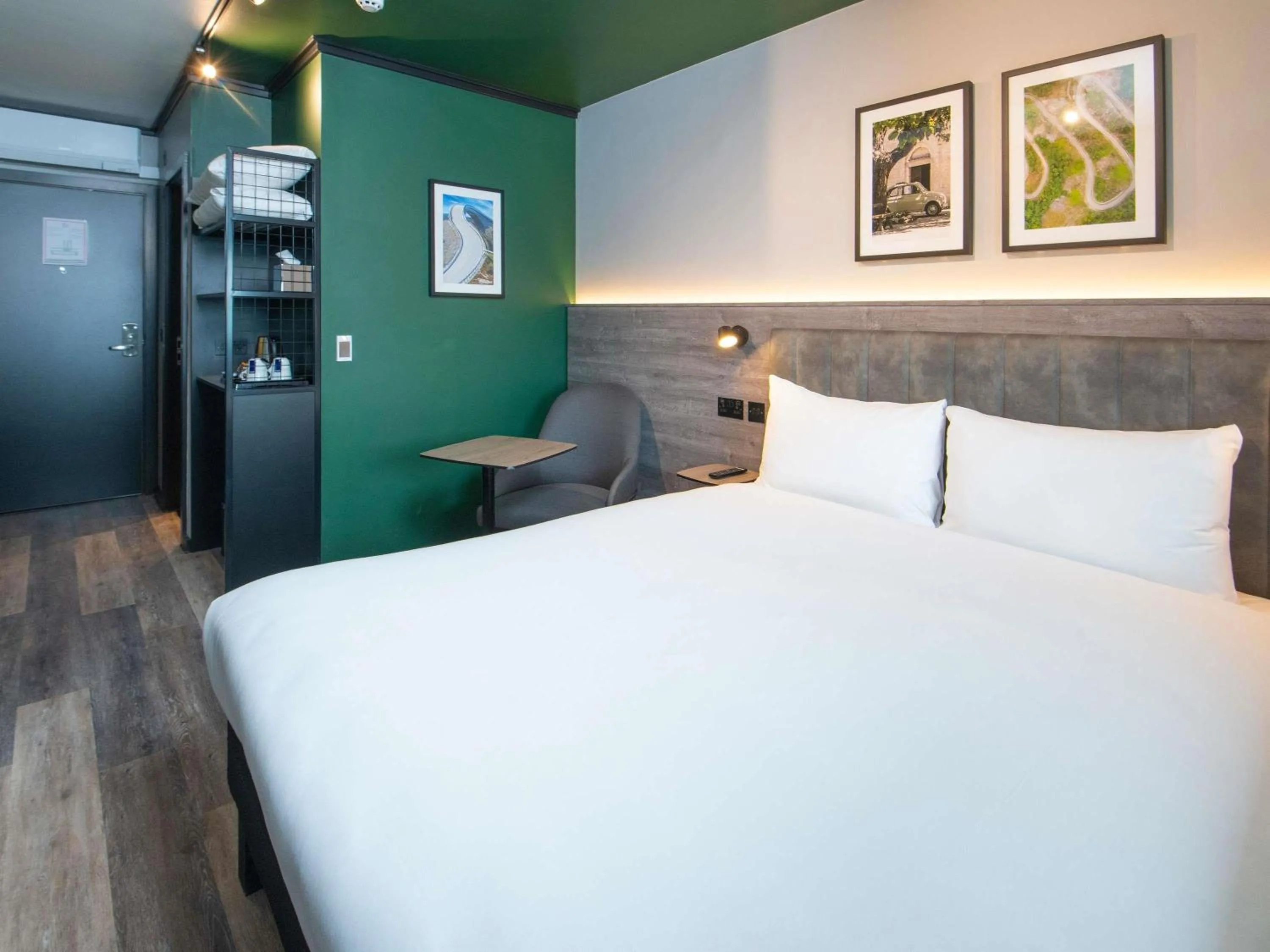 Bedroom, Bed in ibis Styles London Gatwick Airport