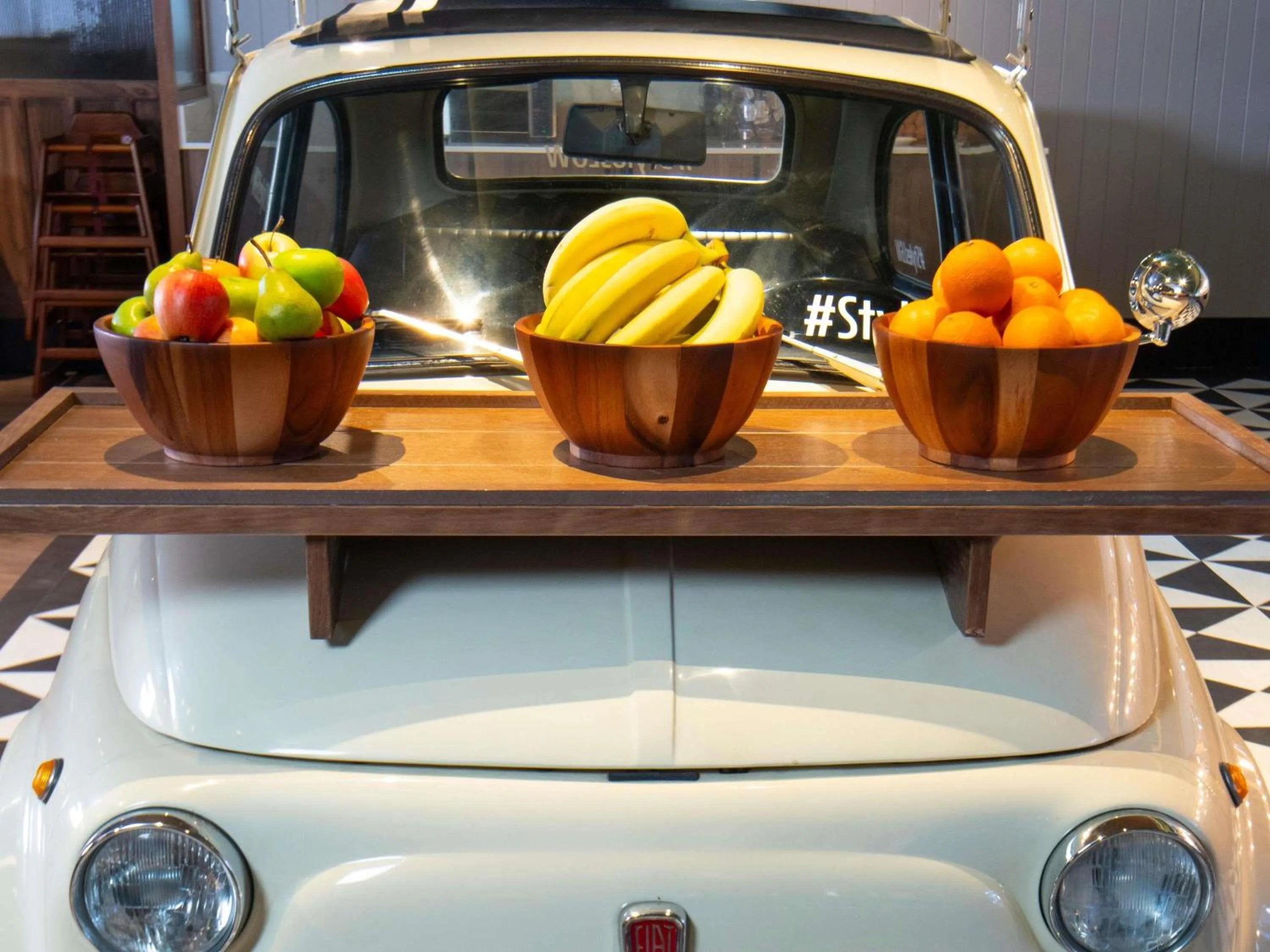 Restaurant/places to eat in ibis Styles London Gatwick Airport