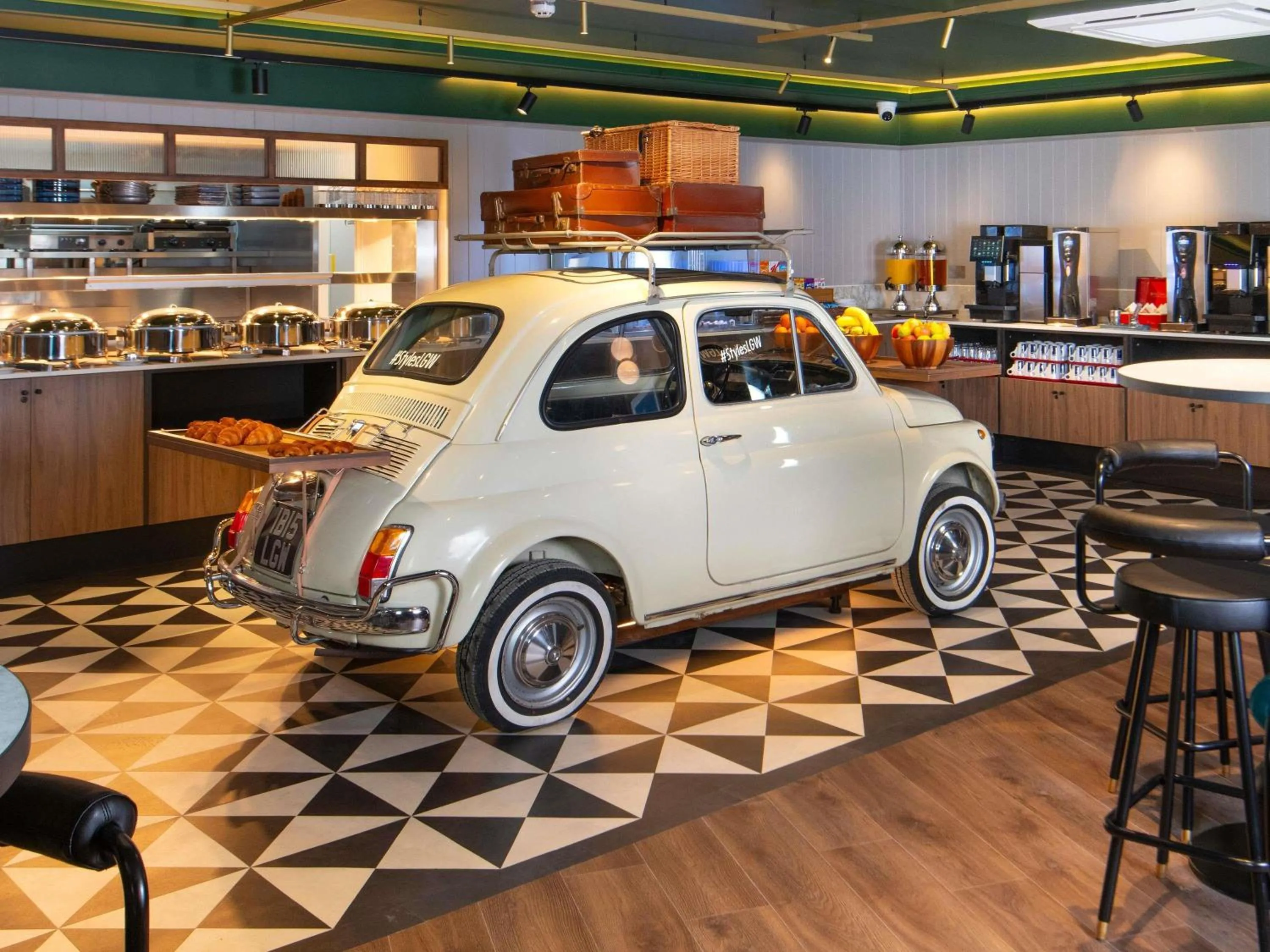 Restaurant/places to eat in ibis Styles London Gatwick Airport