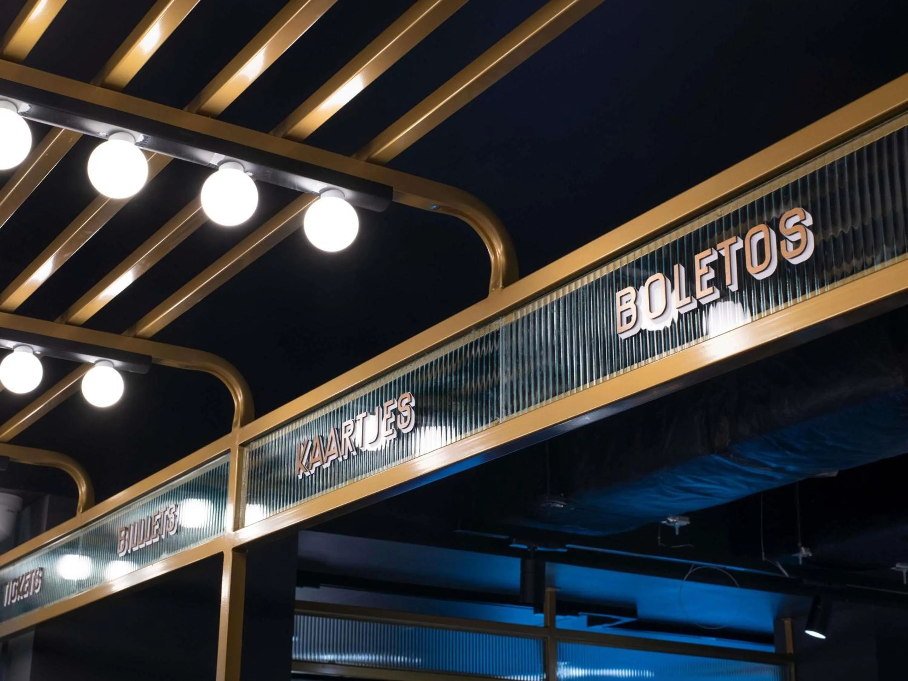 Lounge or bar in ibis Styles London Gatwick Airport