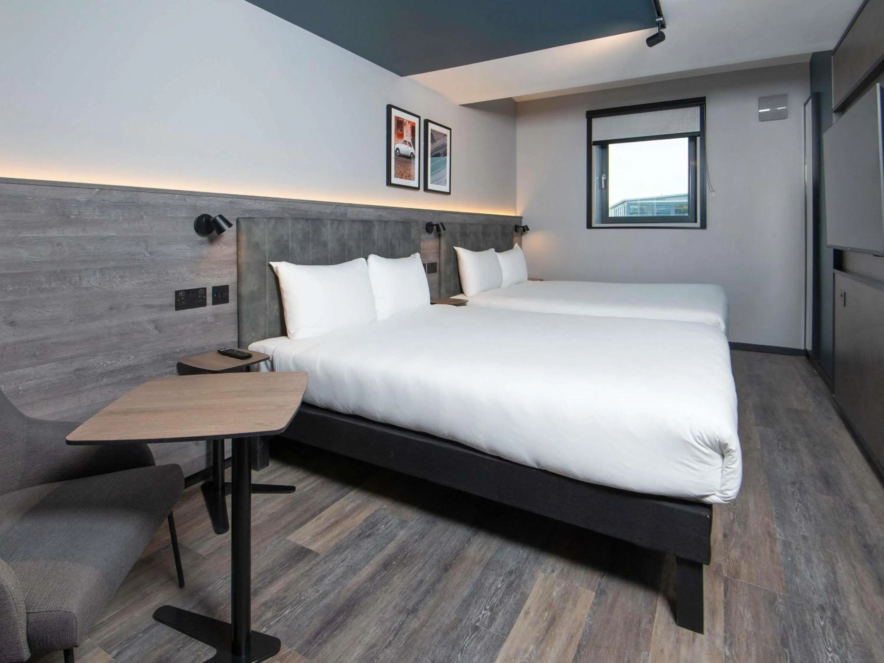 Bedroom, Bed in ibis Styles London Gatwick Airport