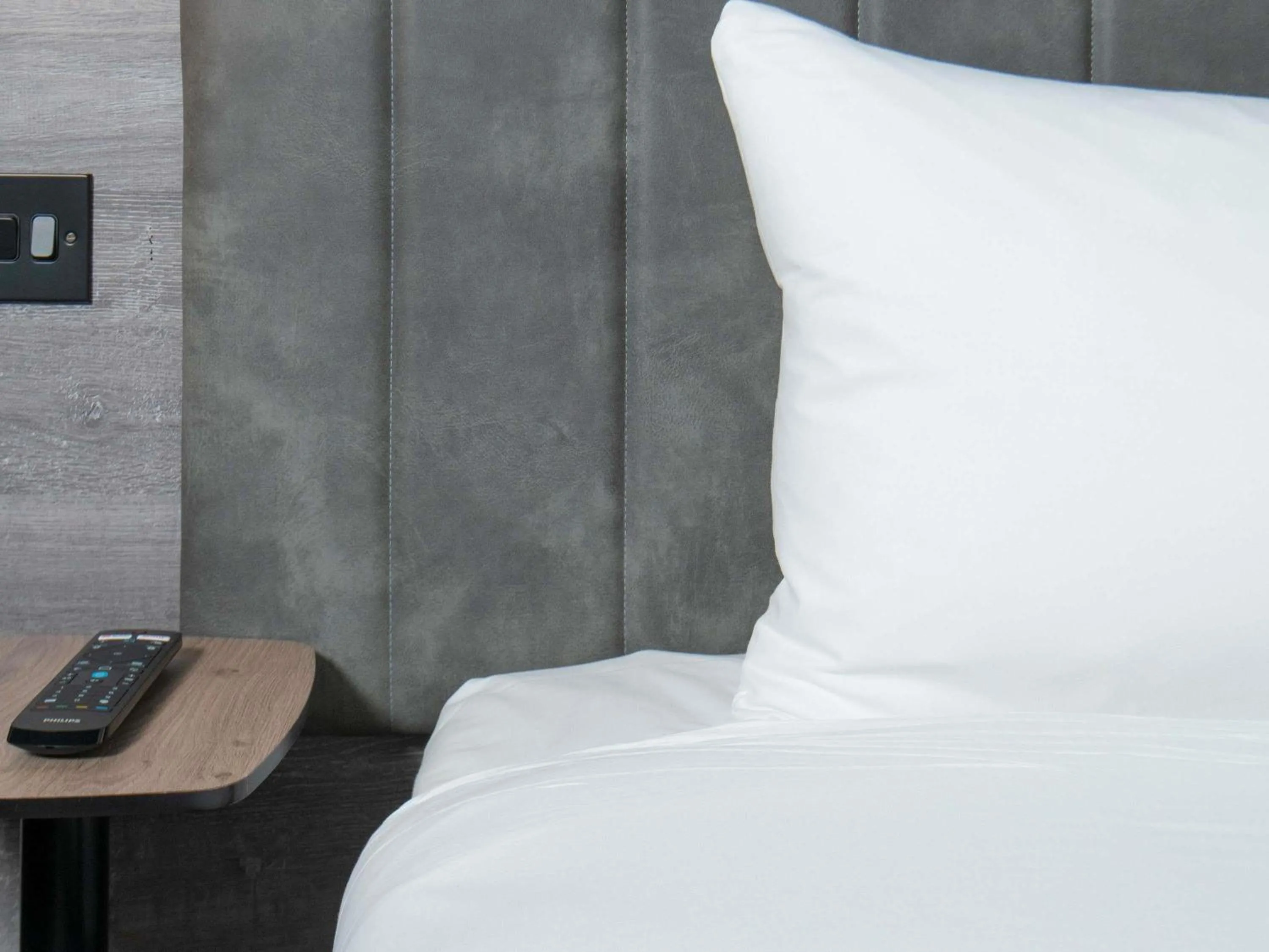 Bedroom, Bed in ibis Styles London Gatwick Airport