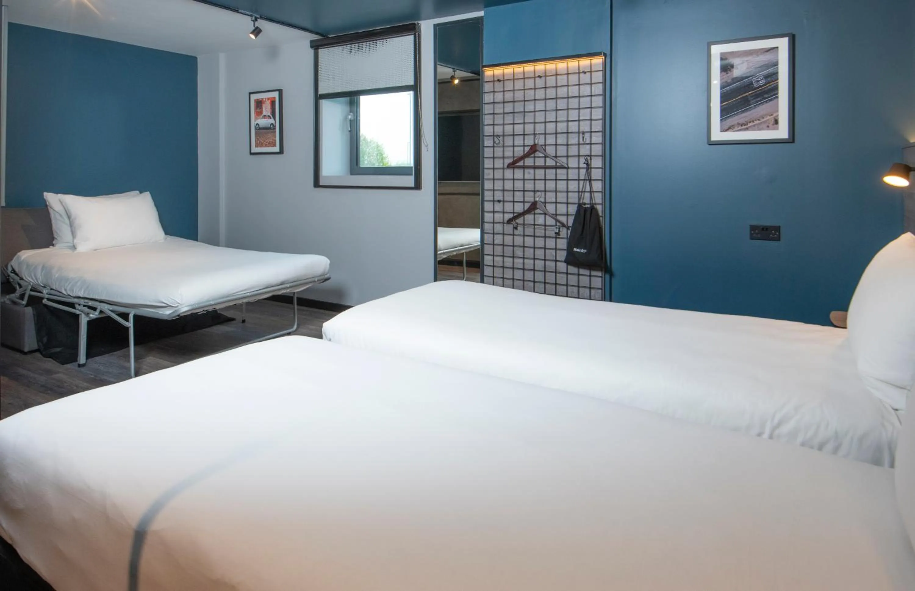 Bedroom, Bed in ibis Styles London Gatwick Airport