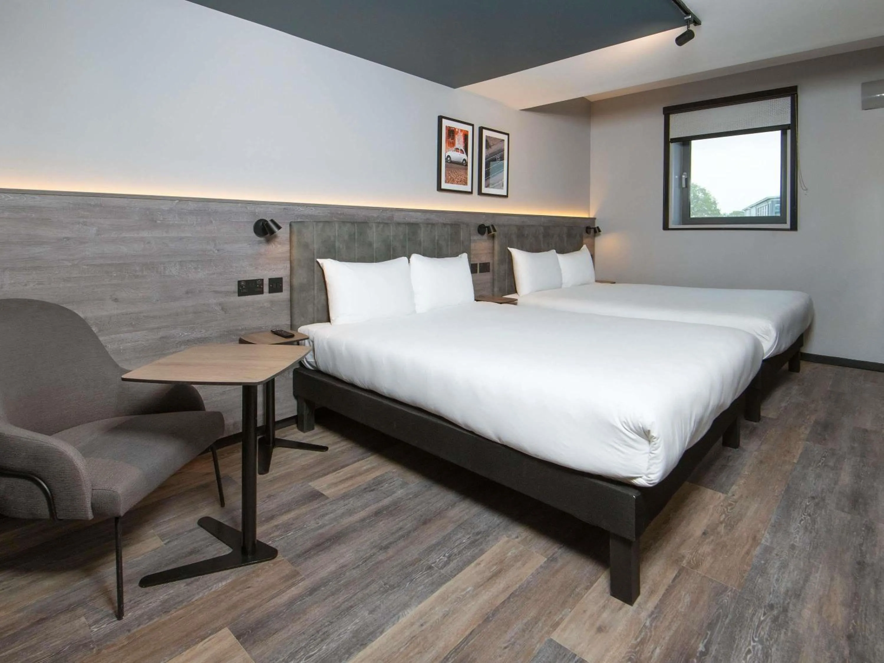 Bedroom, Bed in ibis Styles London Gatwick Airport