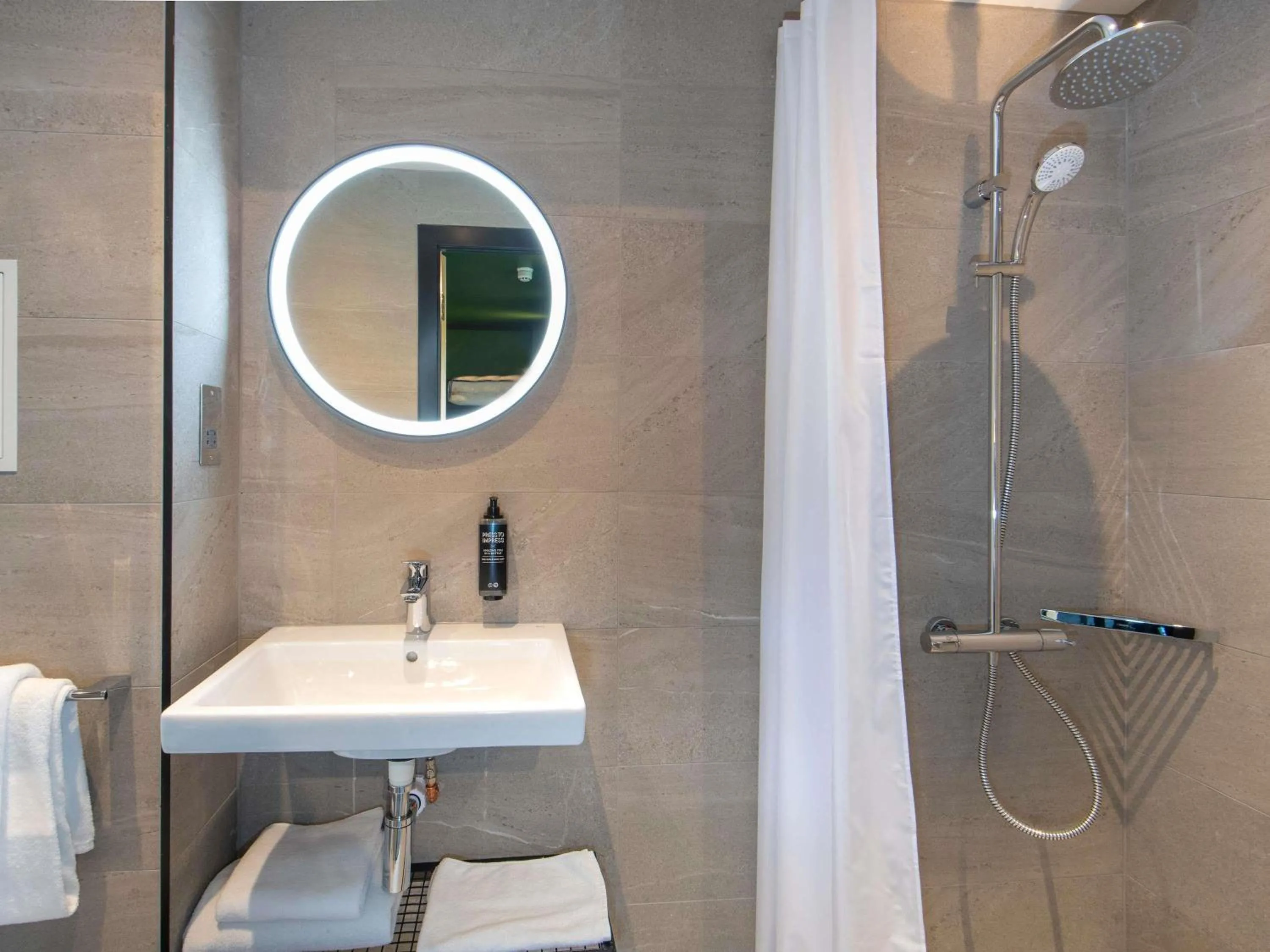 Bedroom in ibis Styles London Gatwick Airport