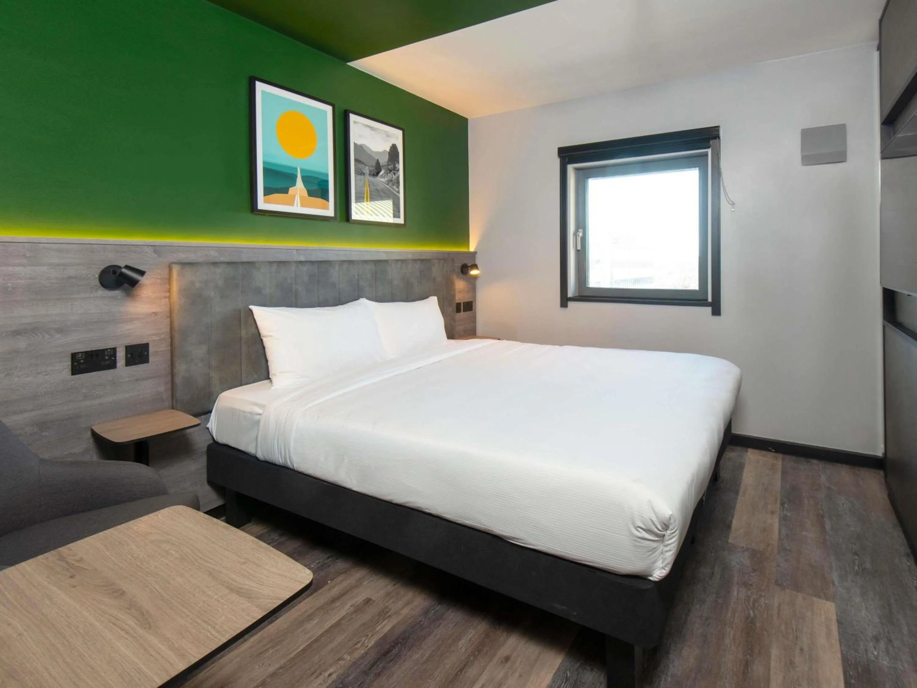 Bedroom, Bed in ibis Styles London Gatwick Airport