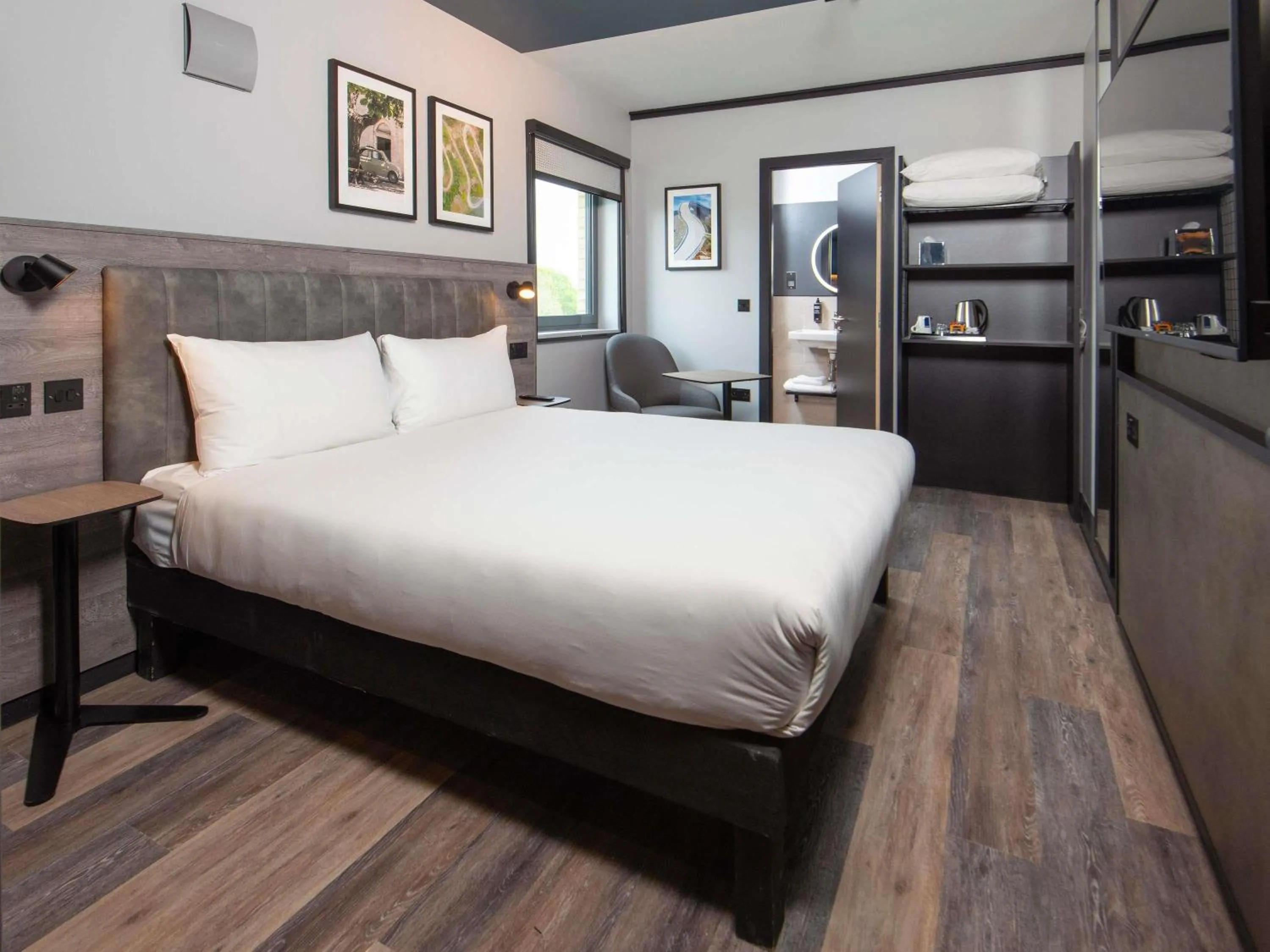 Bedroom, Bed in ibis Styles London Gatwick Airport