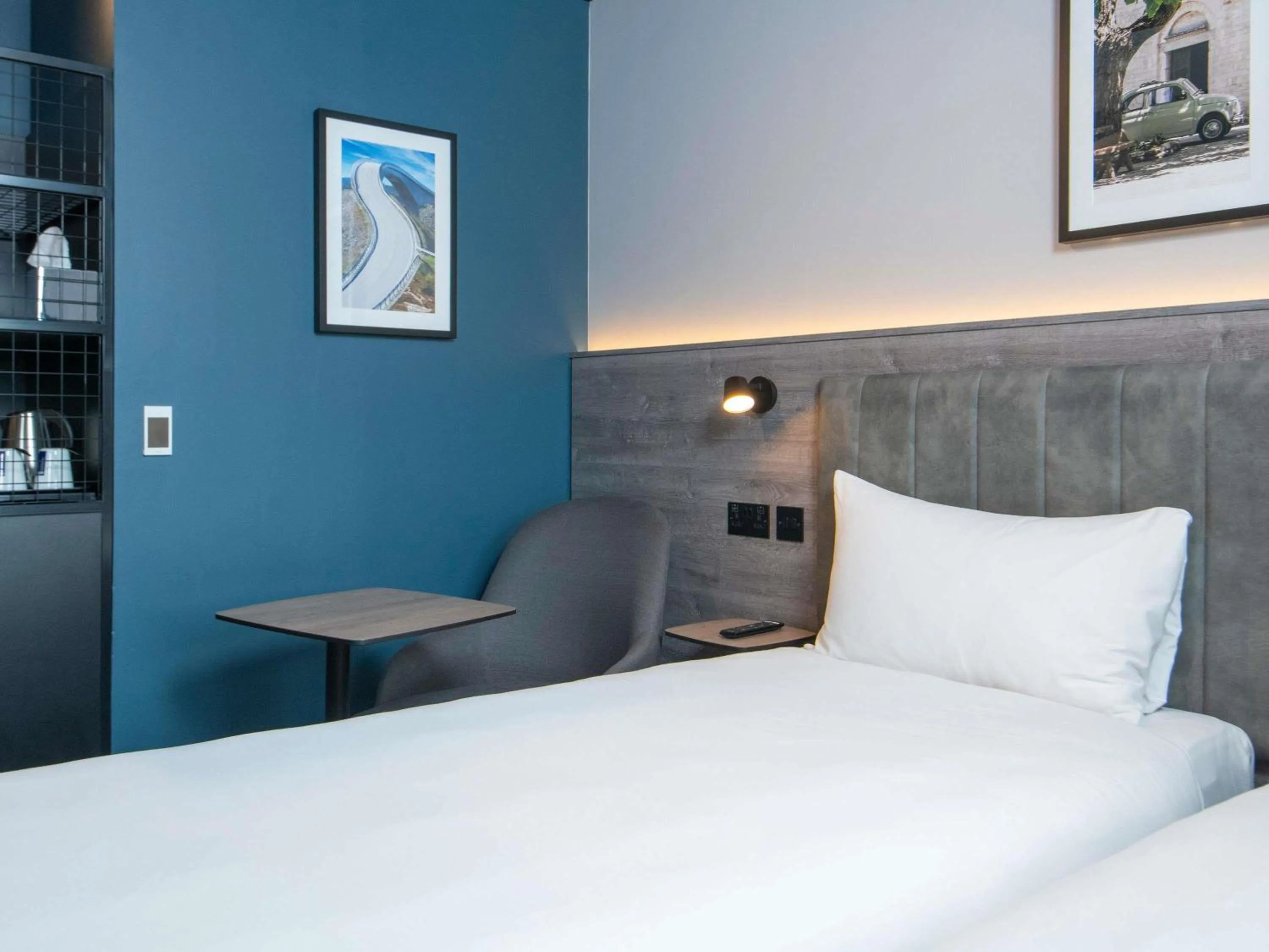 Bedroom, Bed in ibis Styles London Gatwick Airport