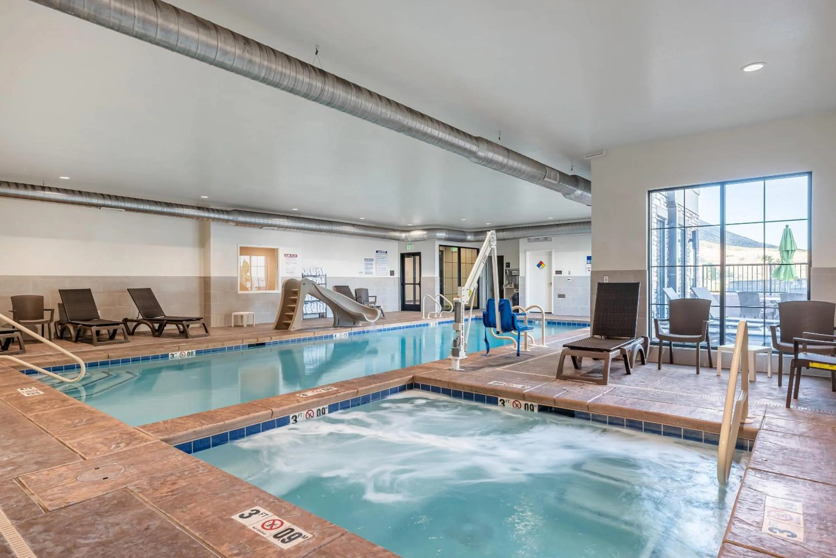 Swimming pool in Comfort Inn & Suites Zion Park Area