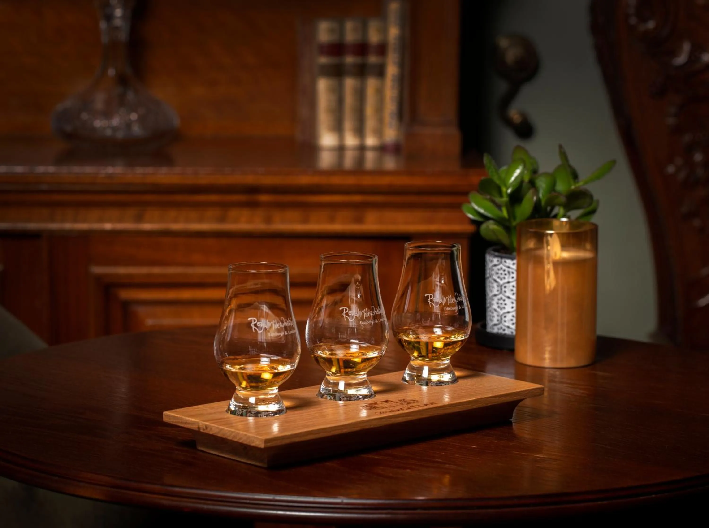 Lounge or bar in SCHLOSS Roxburghe, part of Destination by Hyatt