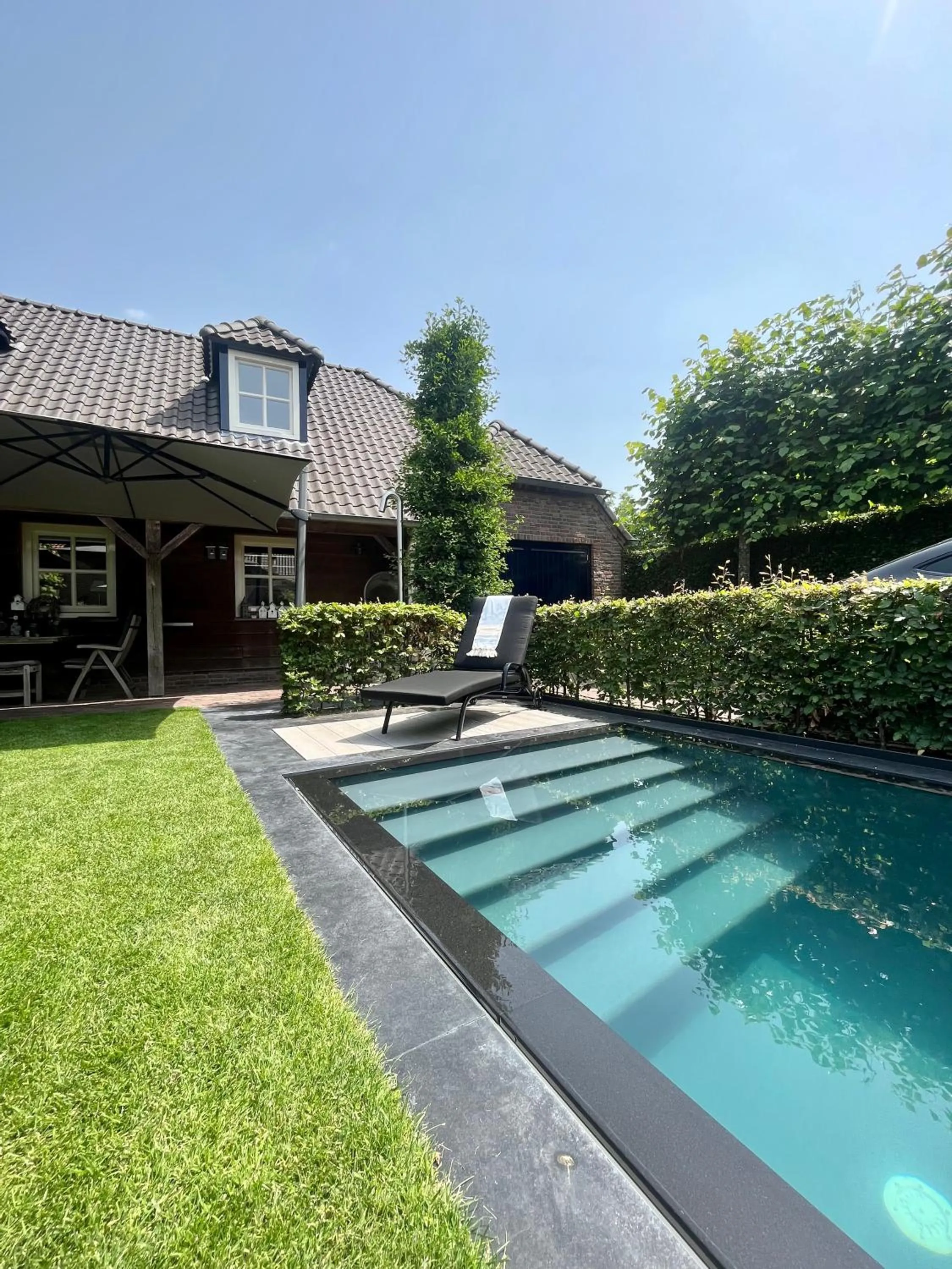 Swimming pool in Blauwe Lucht