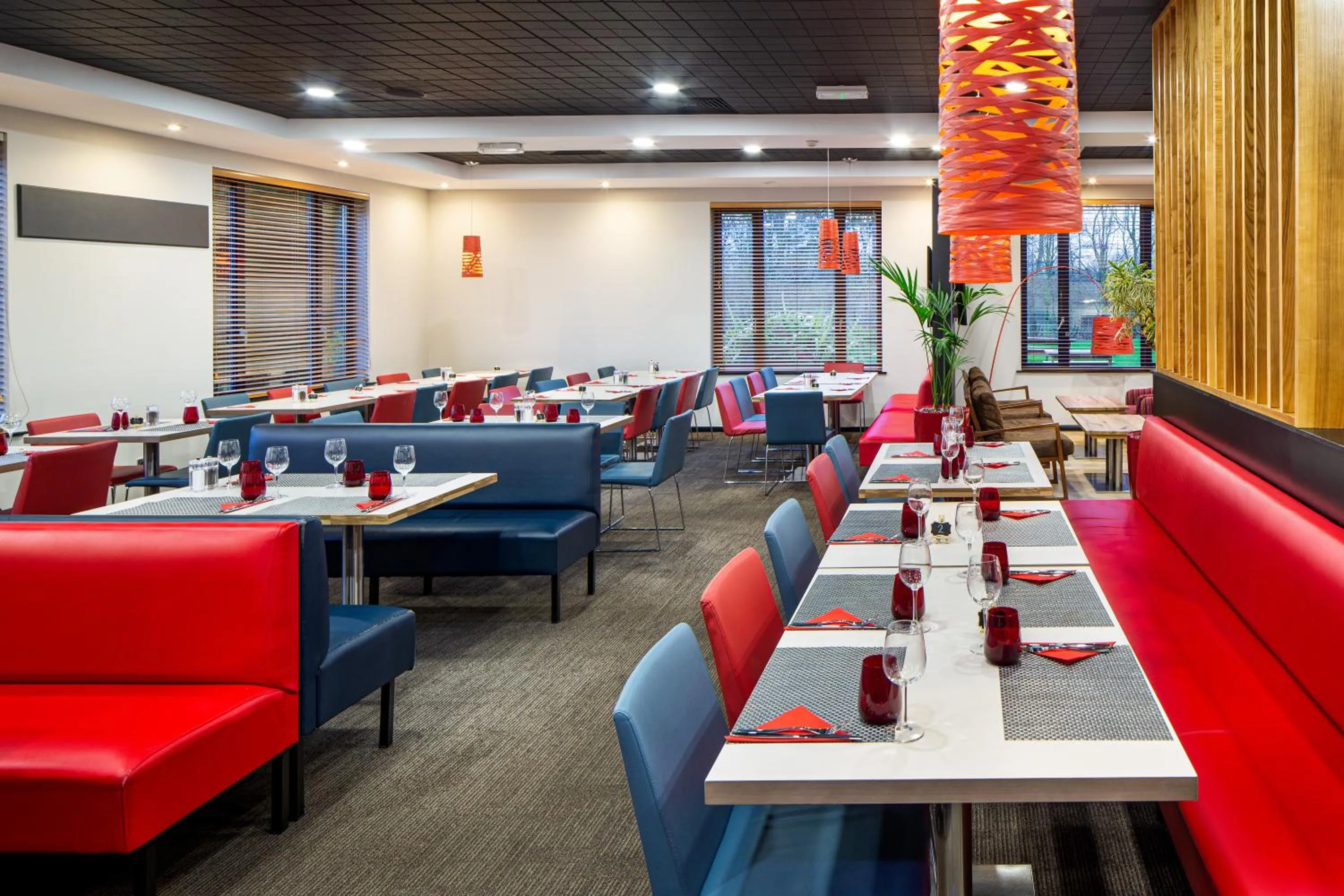 Restaurant/places to eat in ibis Rugby East