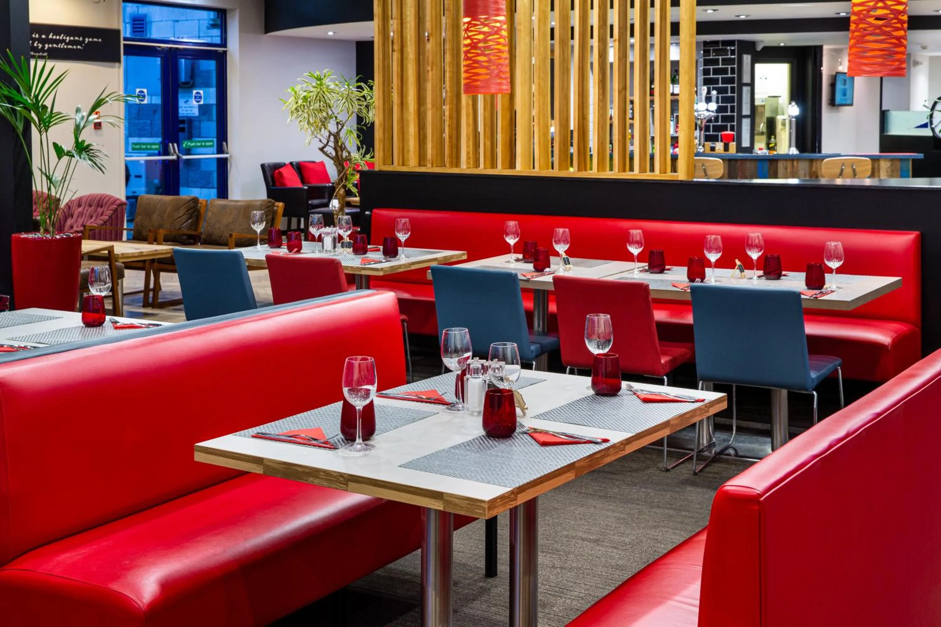 Restaurant/places to eat in ibis Rugby East