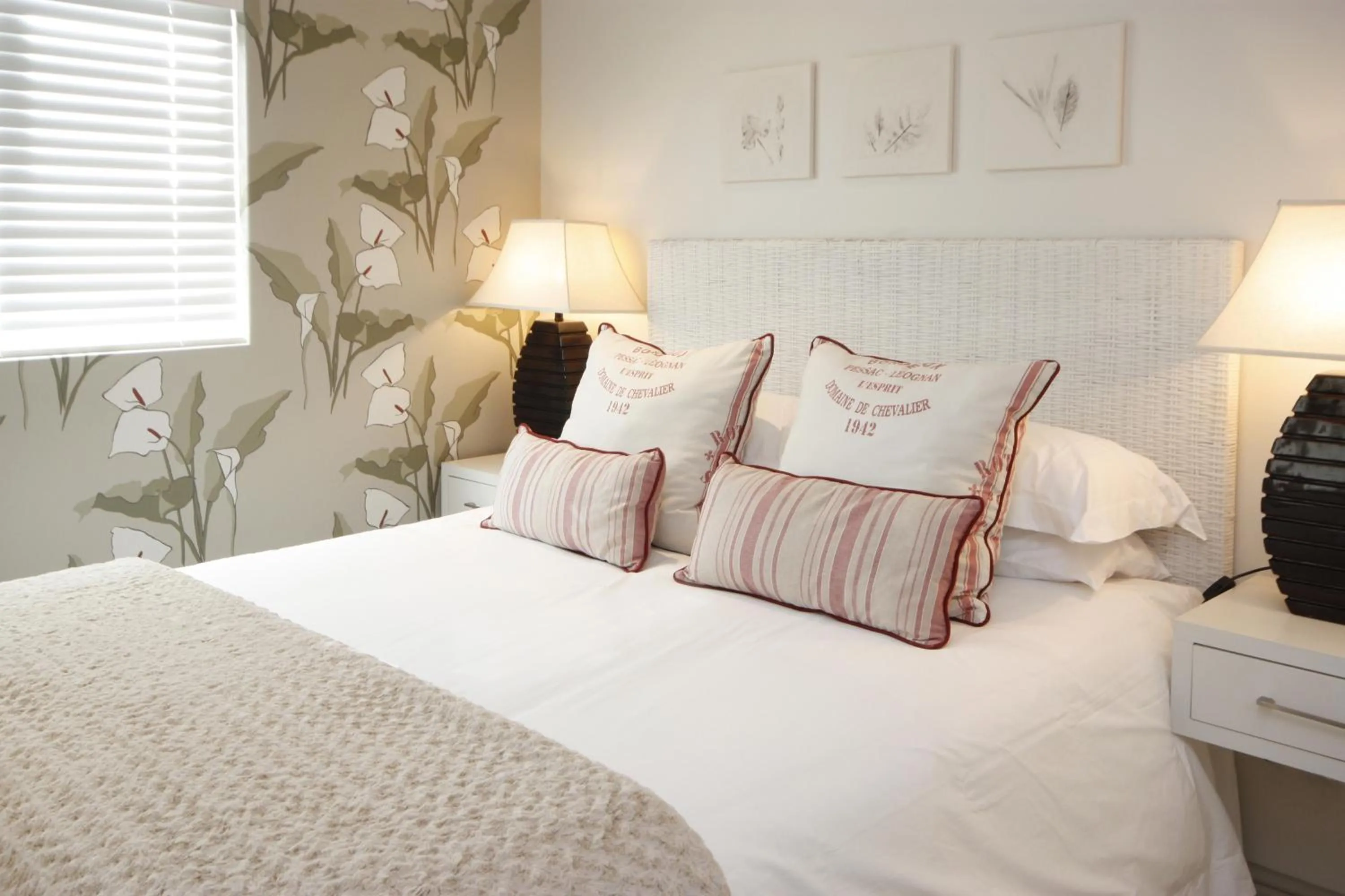 Shower, Bed in The Potting Shed Guest House