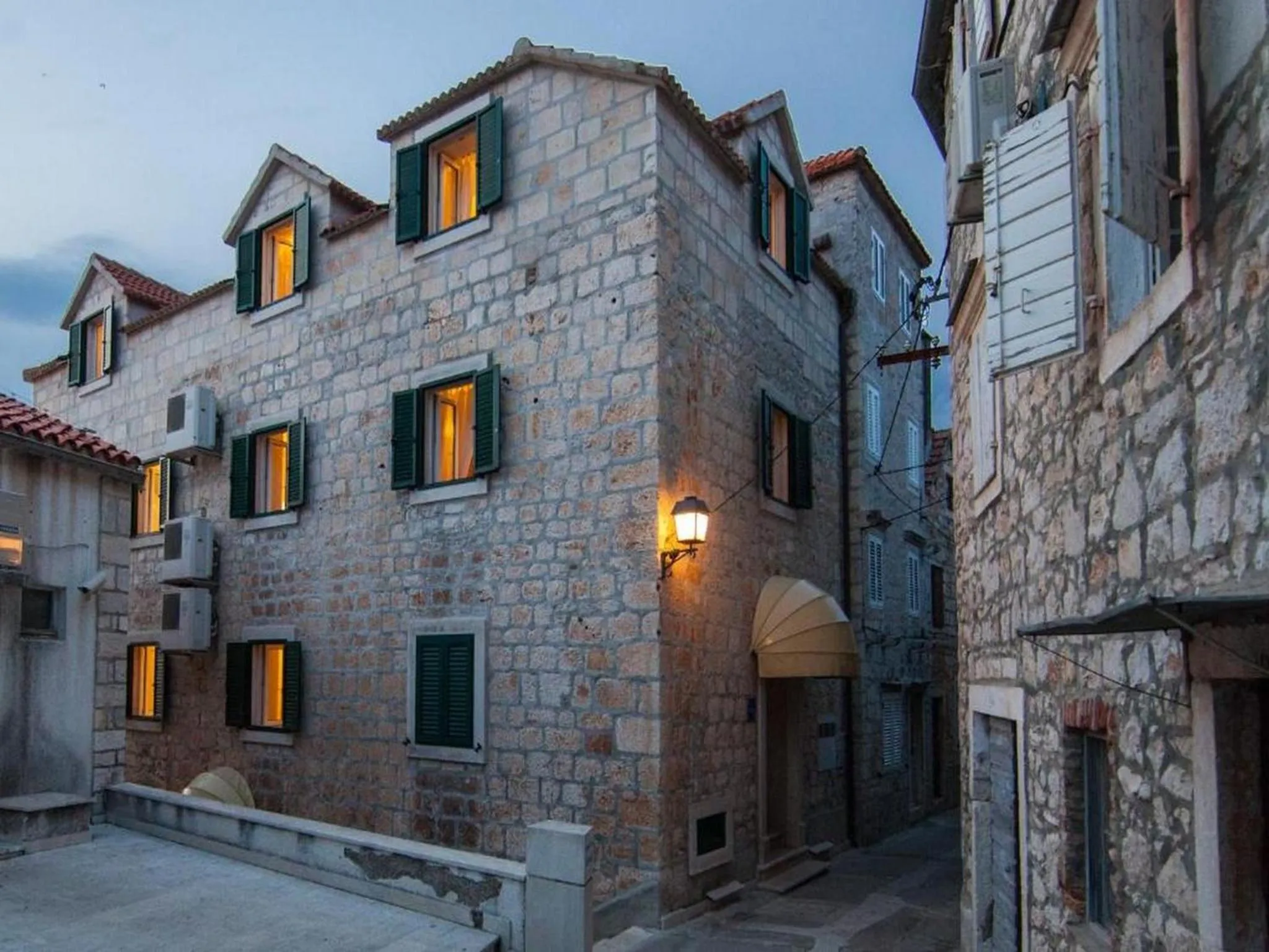 Property building in Villa Slika