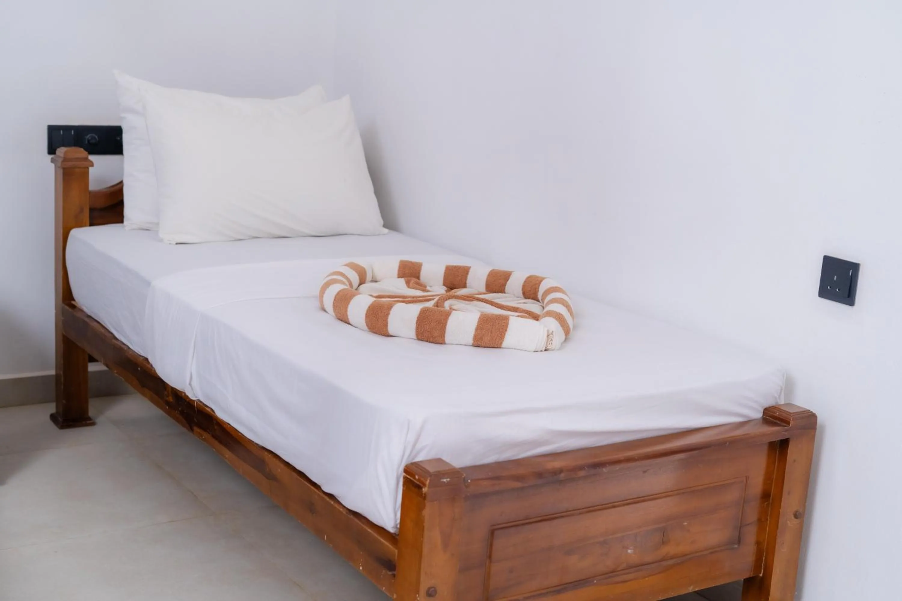 Bed in Bay Hiriketiya