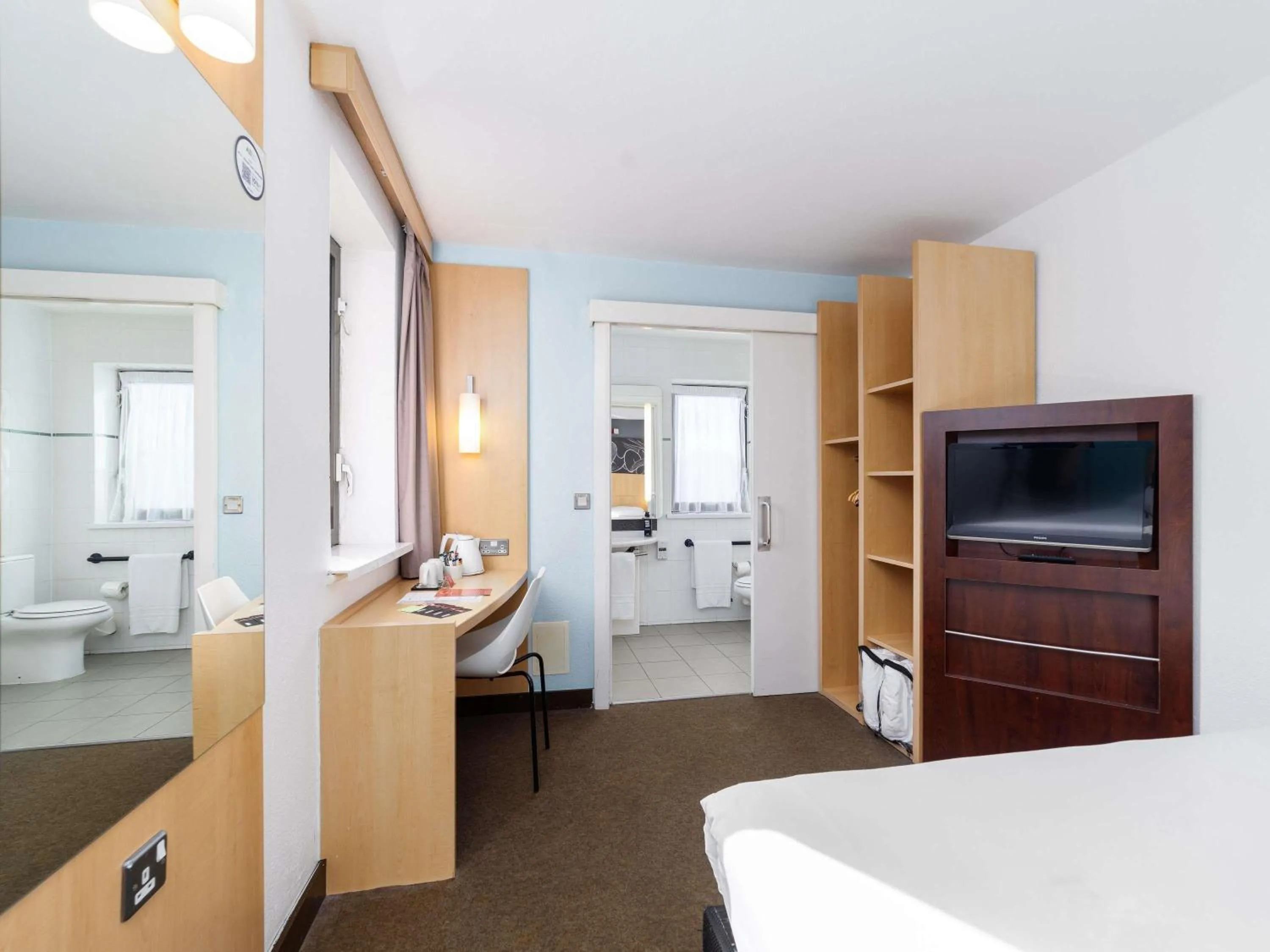 Bedroom, Bed in ibis Southampton