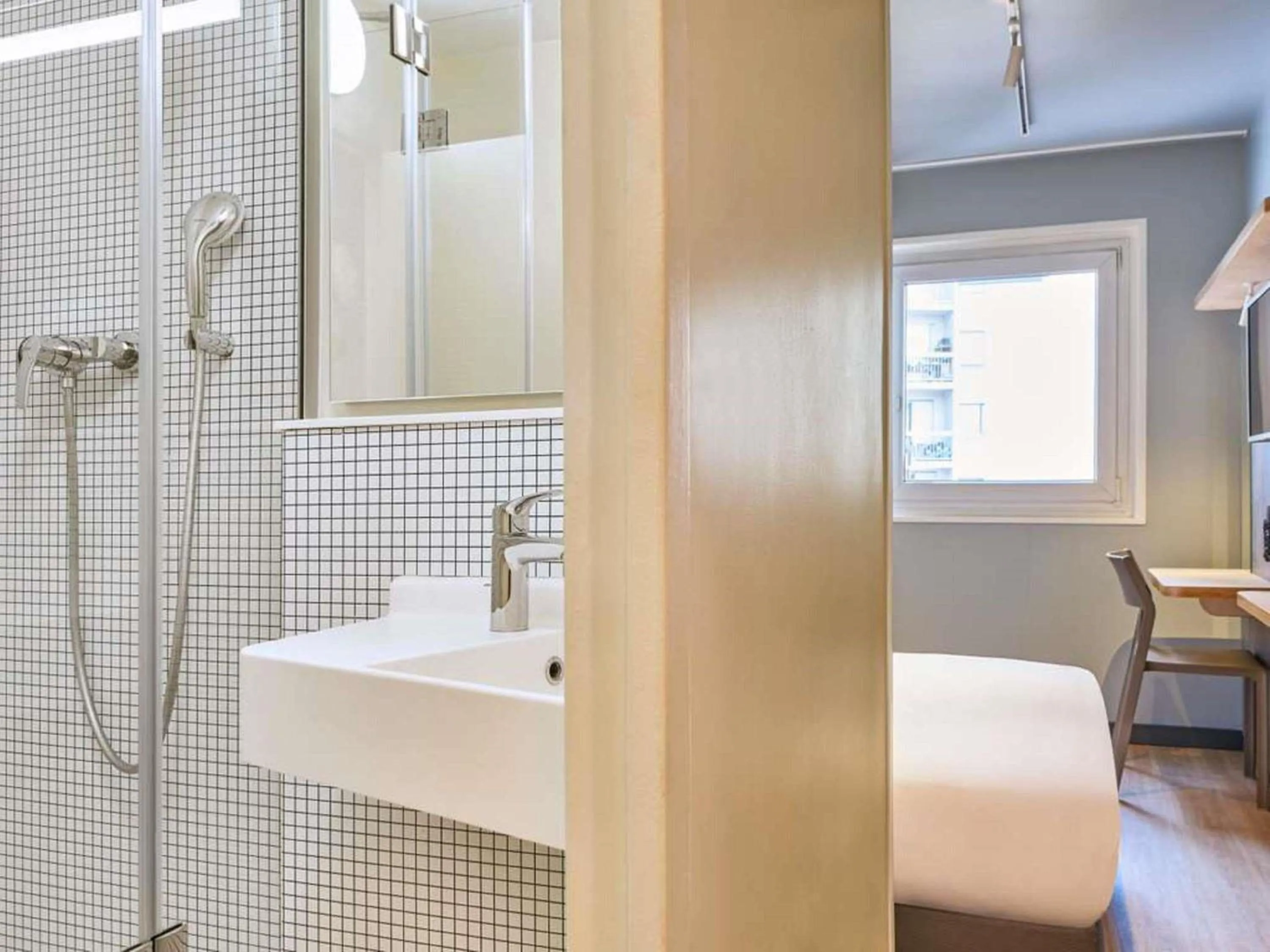 Bedroom in ibis budget Poitiers Nord Futuroscope