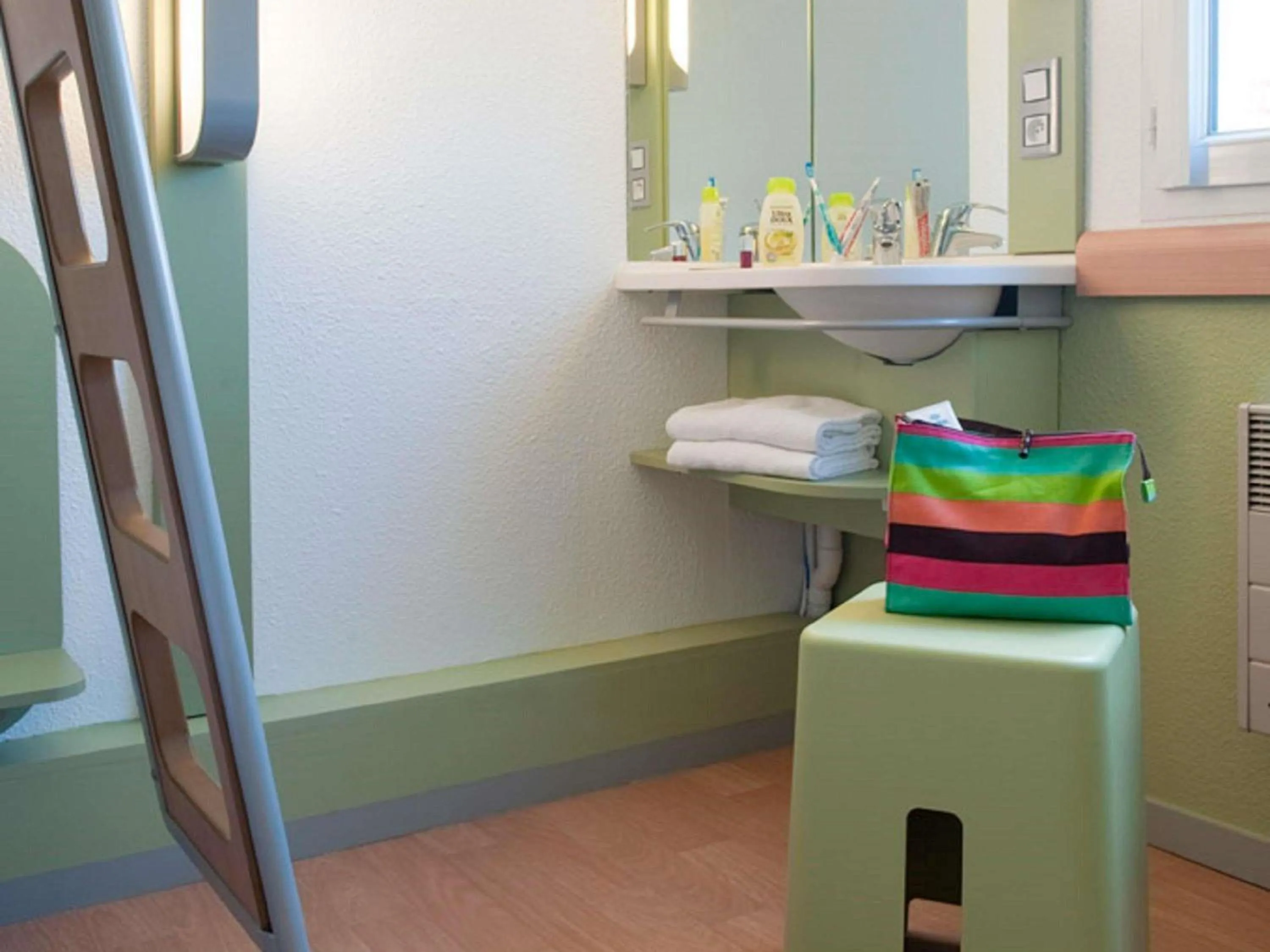 Bedroom in ibis budget Poitiers Nord Futuroscope