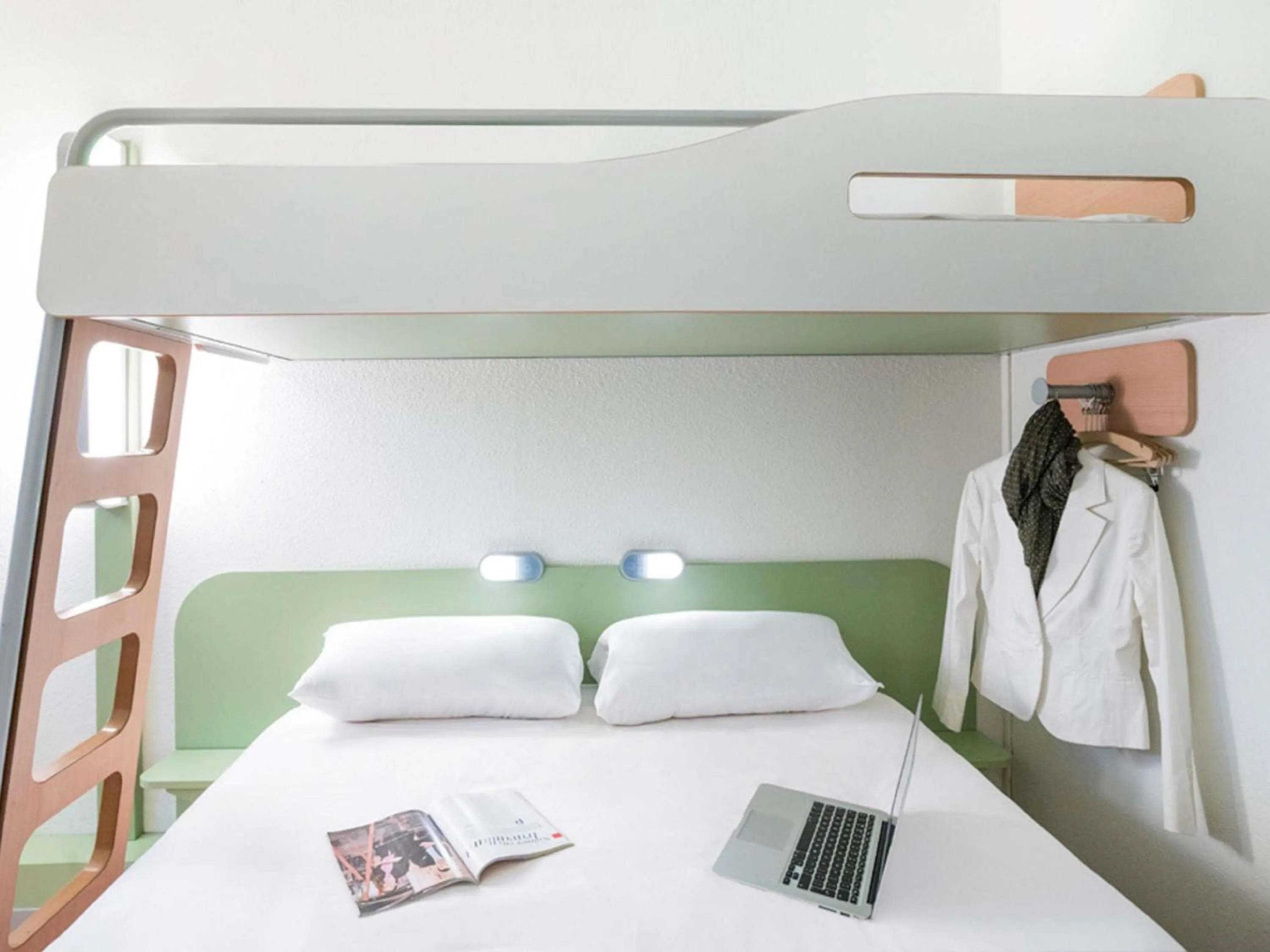 Bedroom, Bed in ibis budget Poitiers Nord Futuroscope