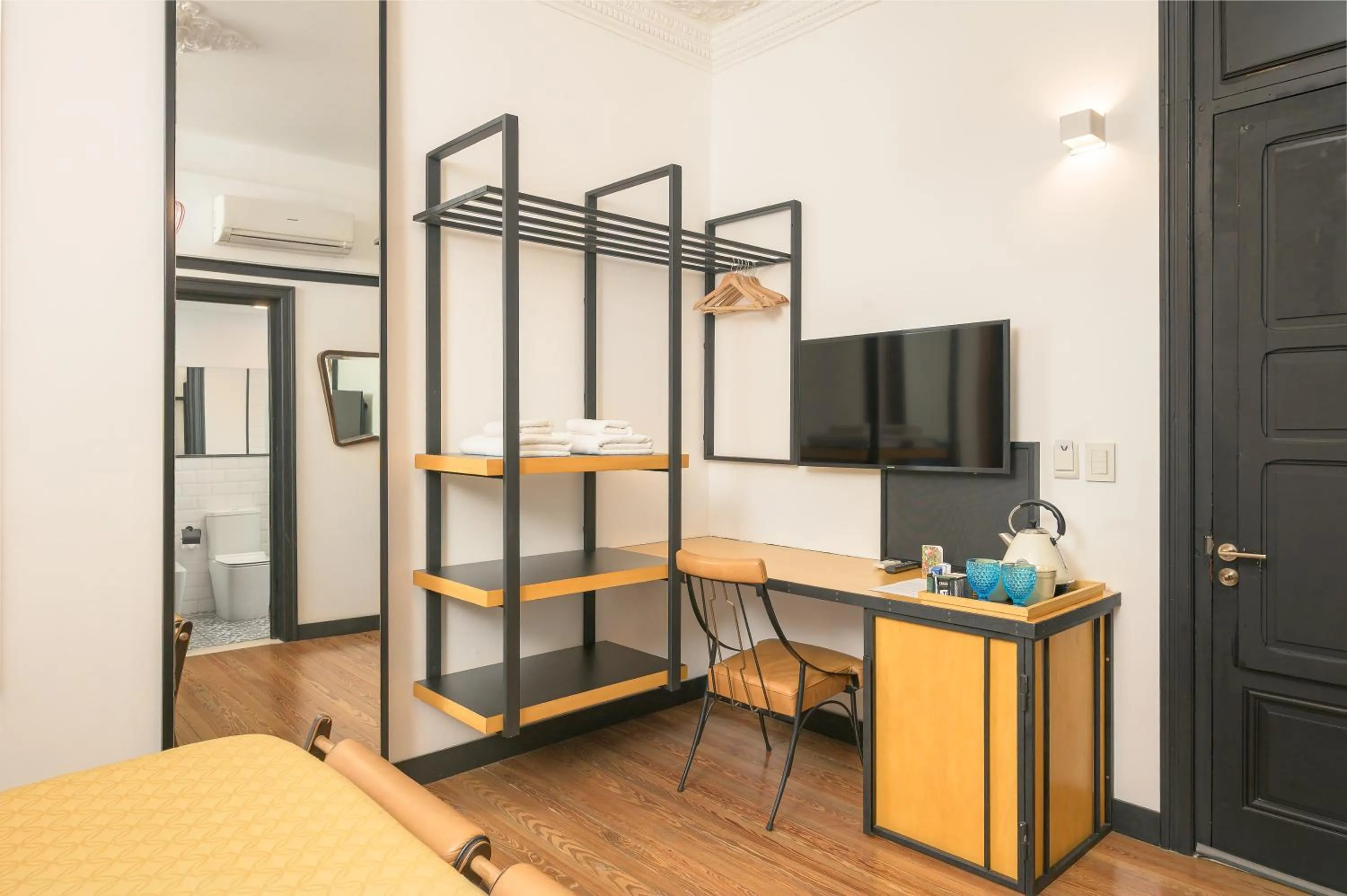 Photo of the whole room, Bed in FAUNA Montevideo