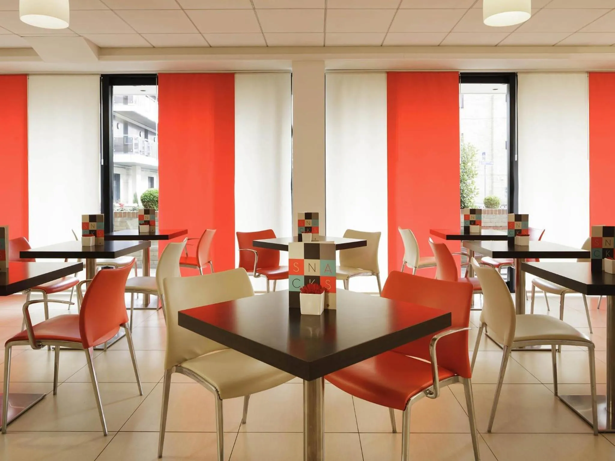 Restaurant/places to eat in ibis London Docklands Canary Wharf