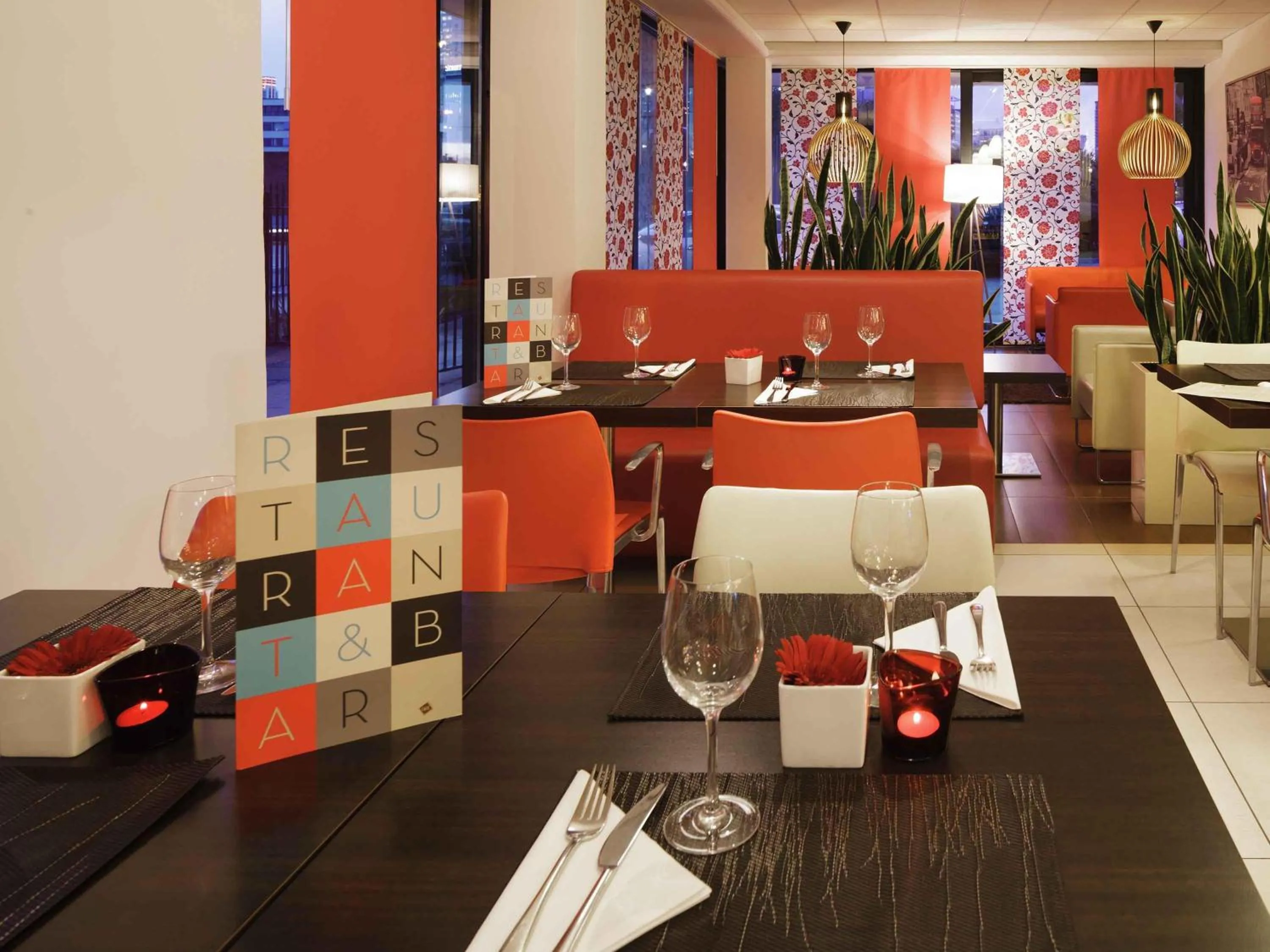 Restaurant/places to eat in ibis London Docklands Canary Wharf